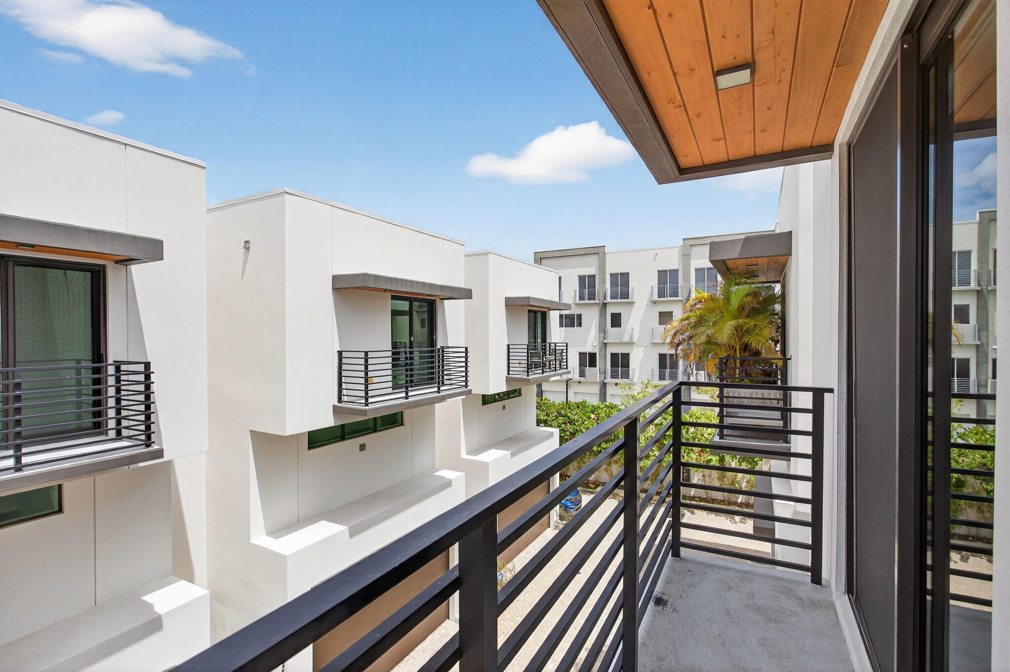 1044 N Victoria Park Road