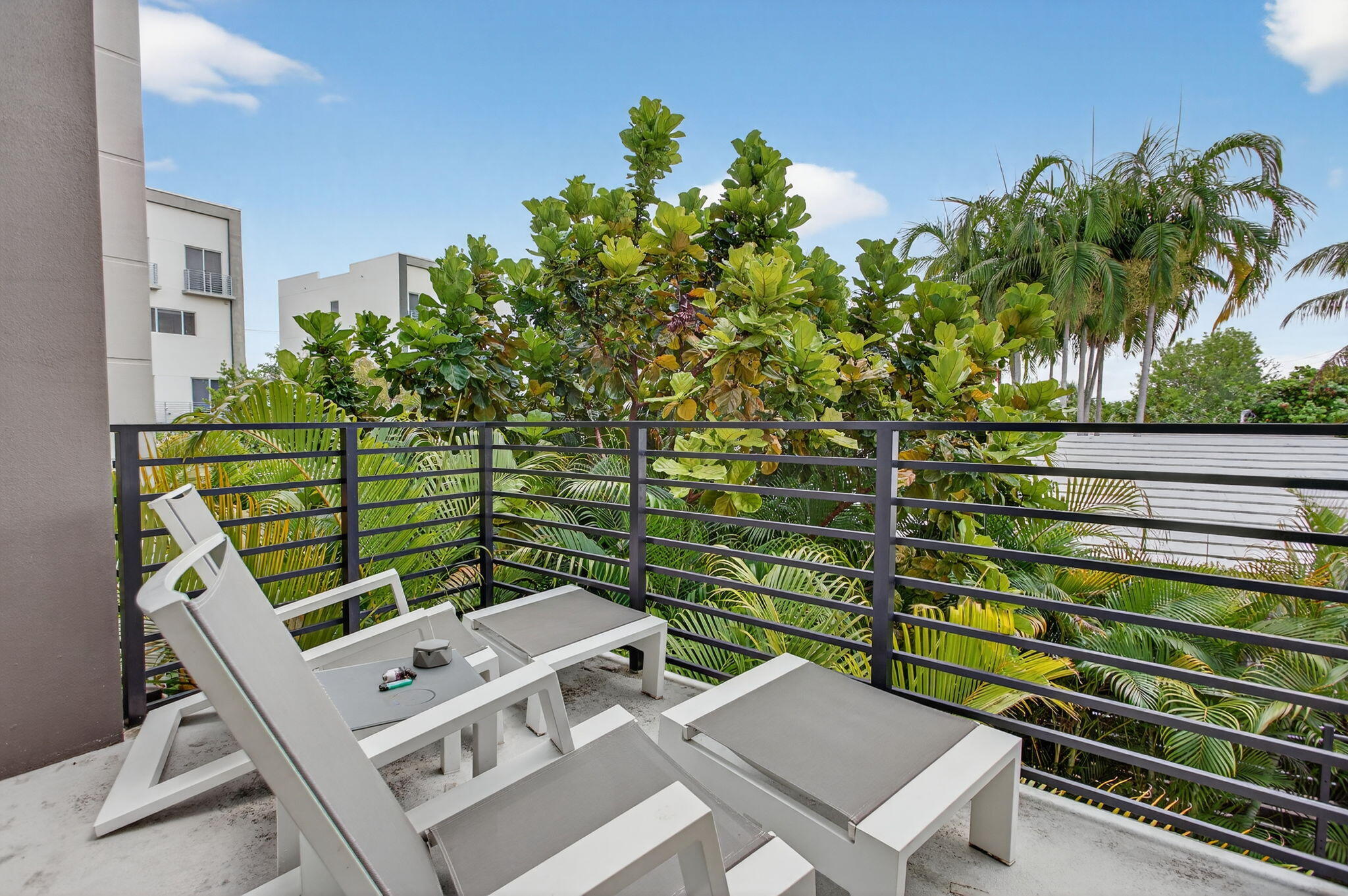 1044 N Victoria Park Road