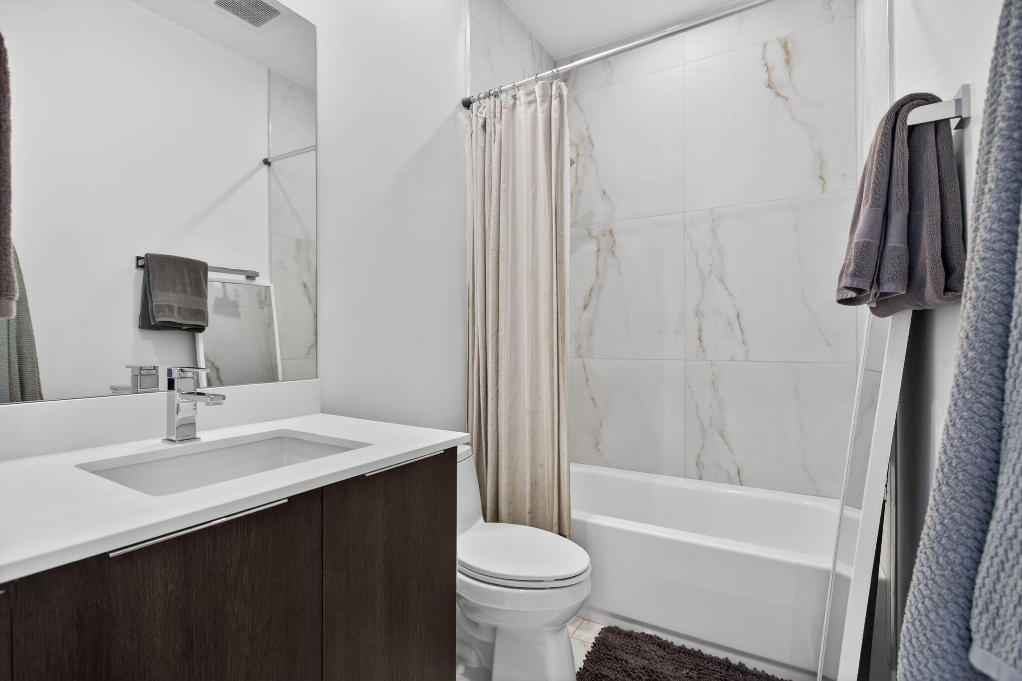 1044 N Victoria Park Road