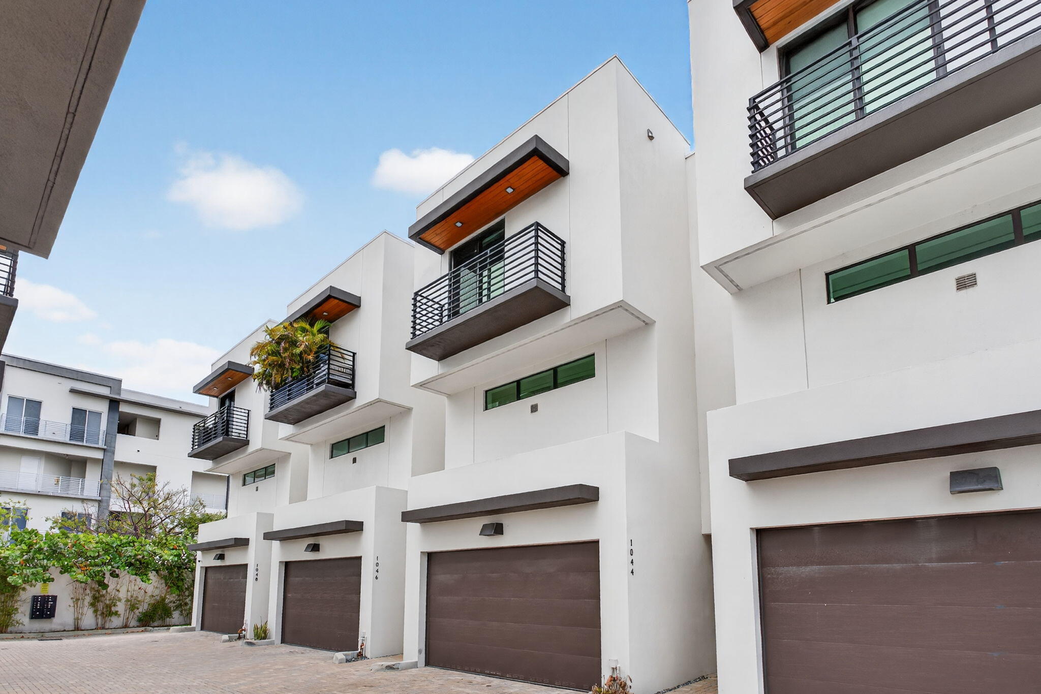 1044 N Victoria Park Road