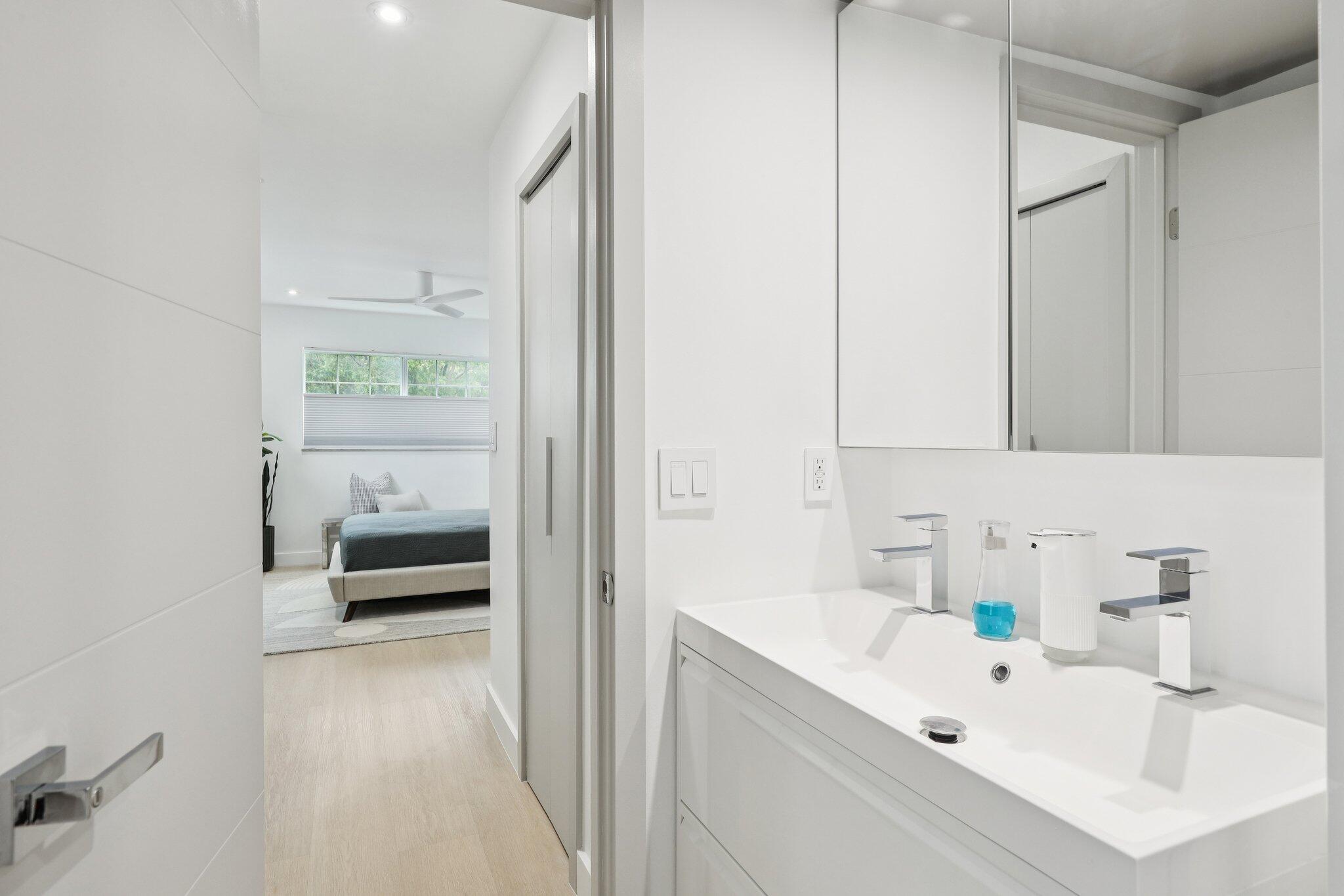 3004 NE 5th Terrace 101-c