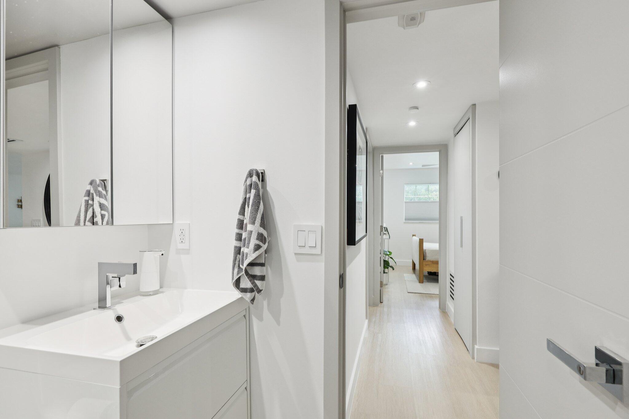 3004 NE 5th Terrace 101-c