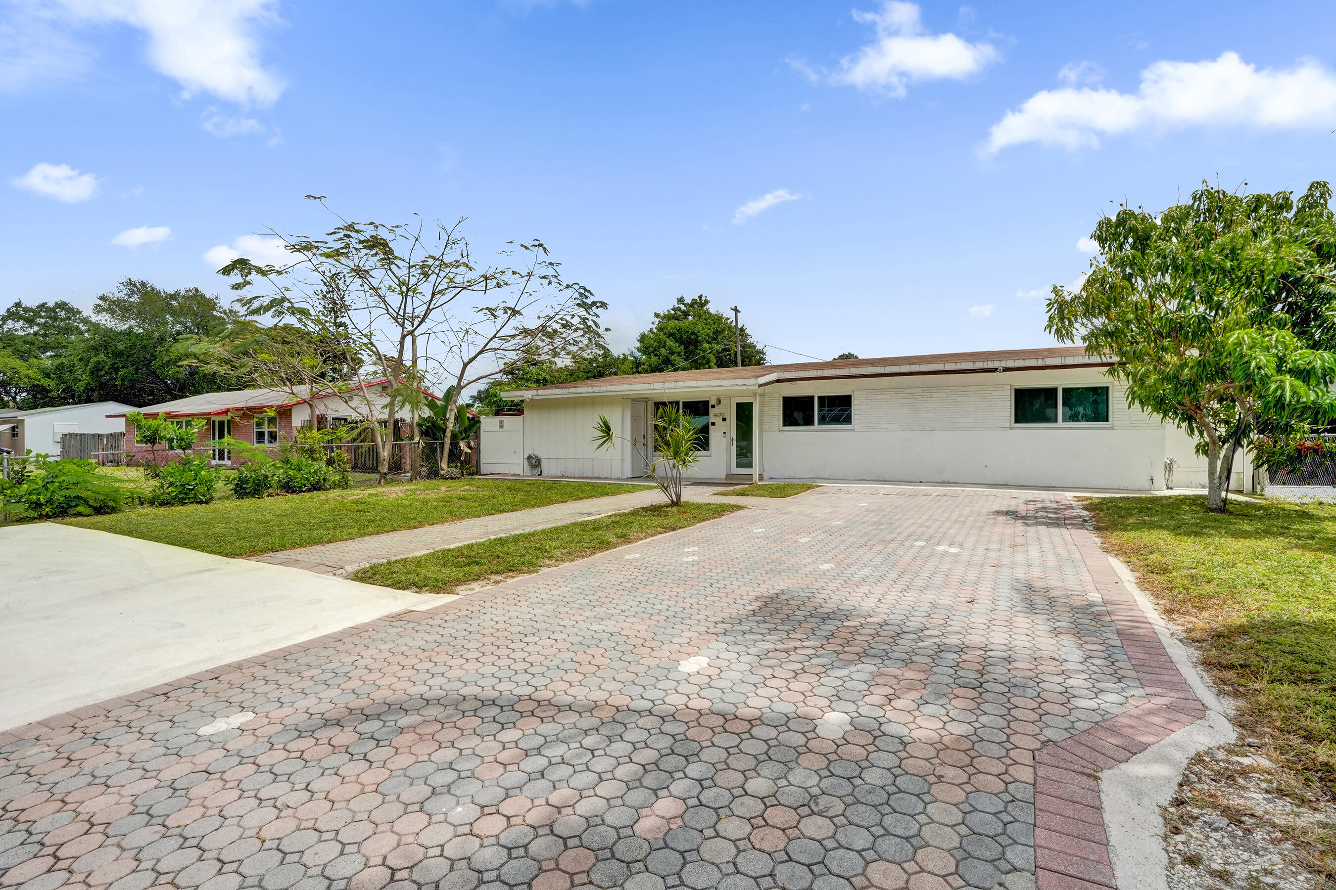 4670 SW 25th Avenue