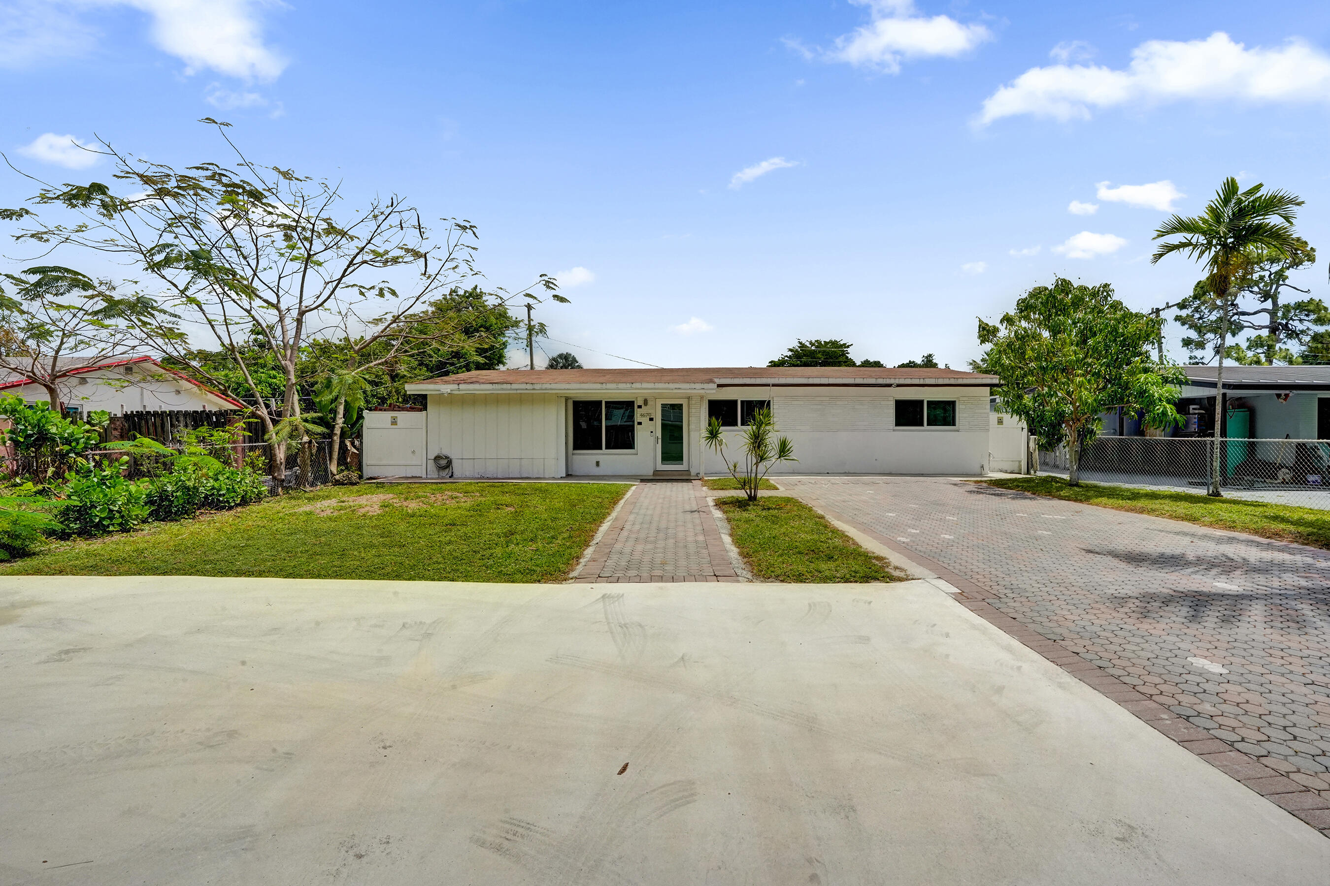 4670 SW 25th Avenue