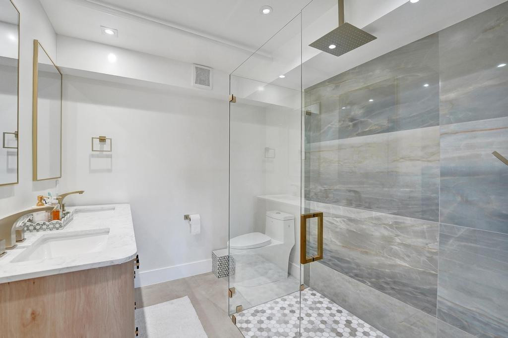 2866 NE 30th Street 9