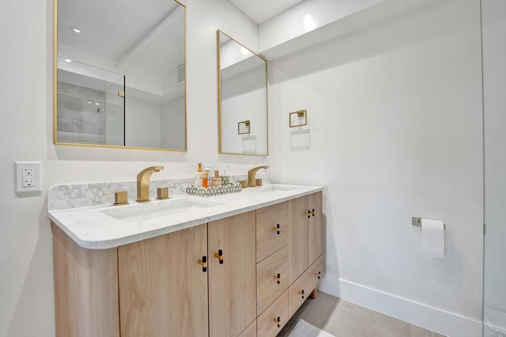 2866 NE 30th Street 9