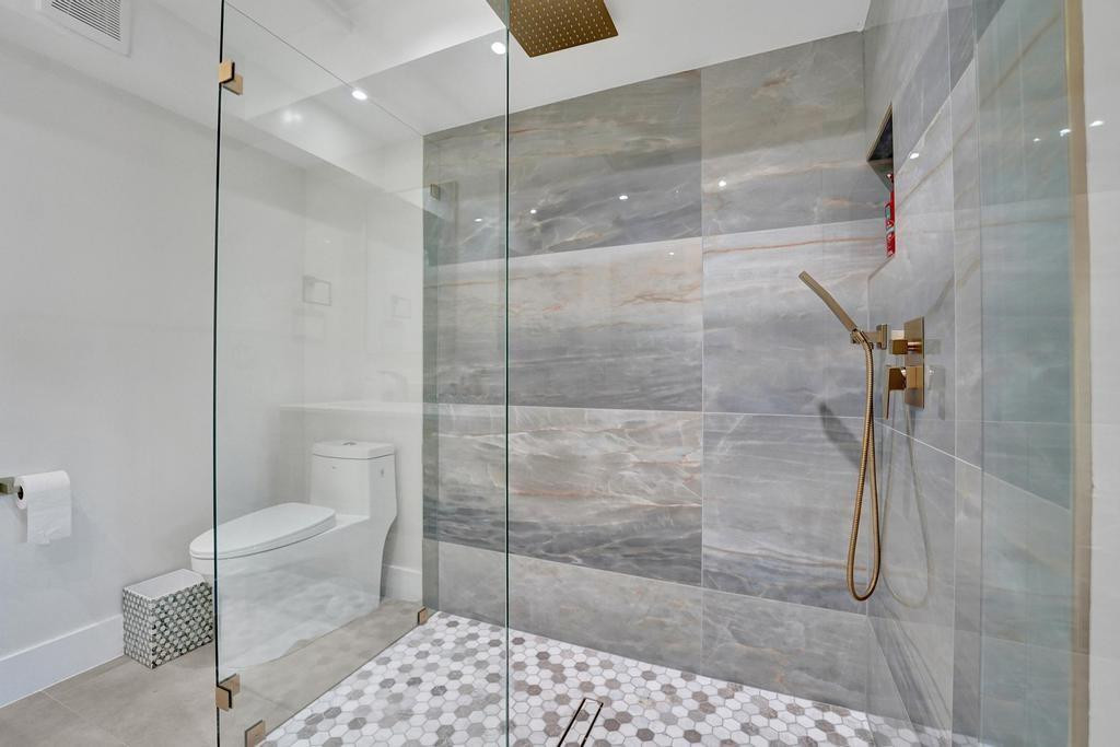 2866 NE 30th Street 9