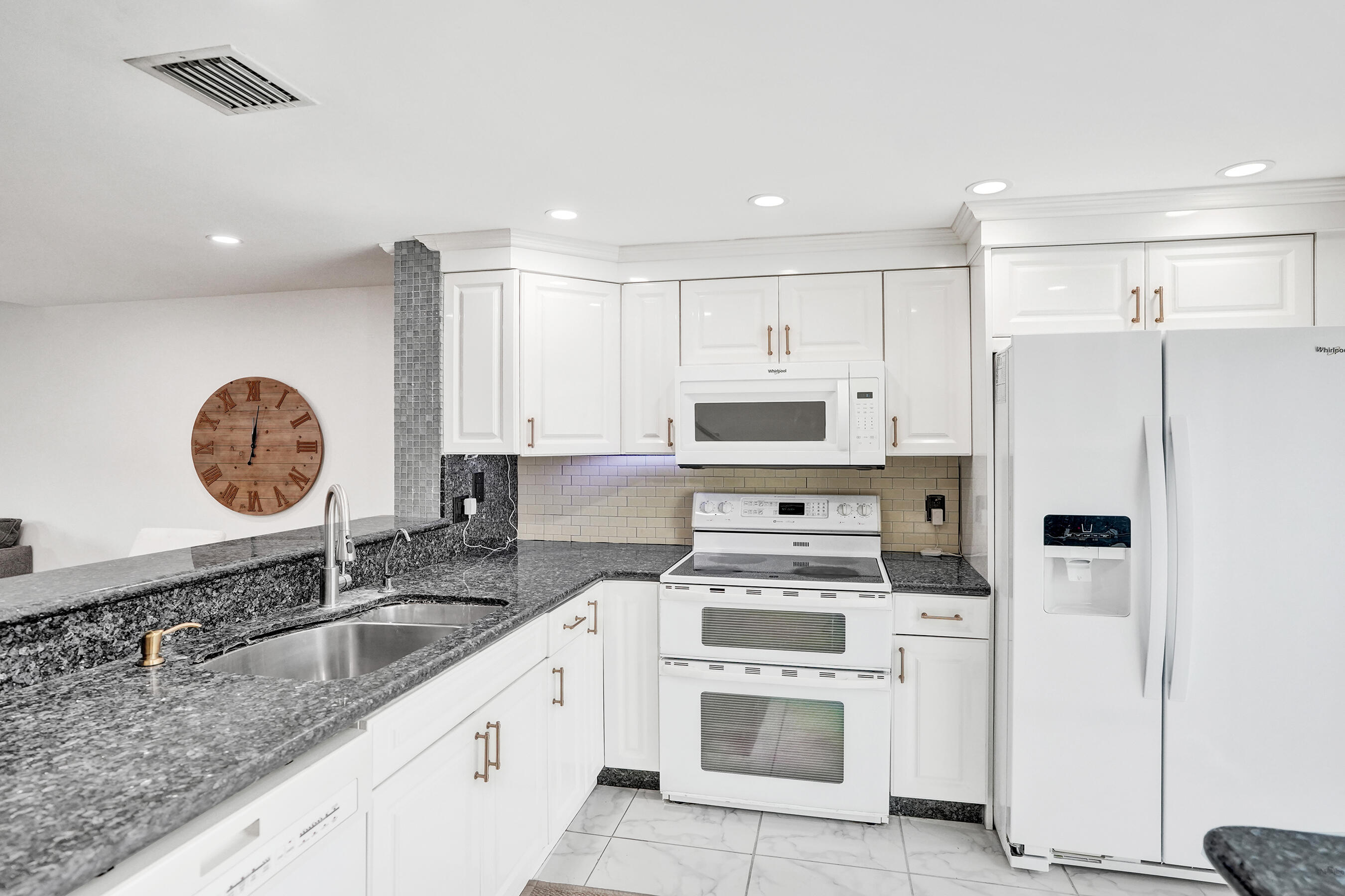147 SW 3rd Street