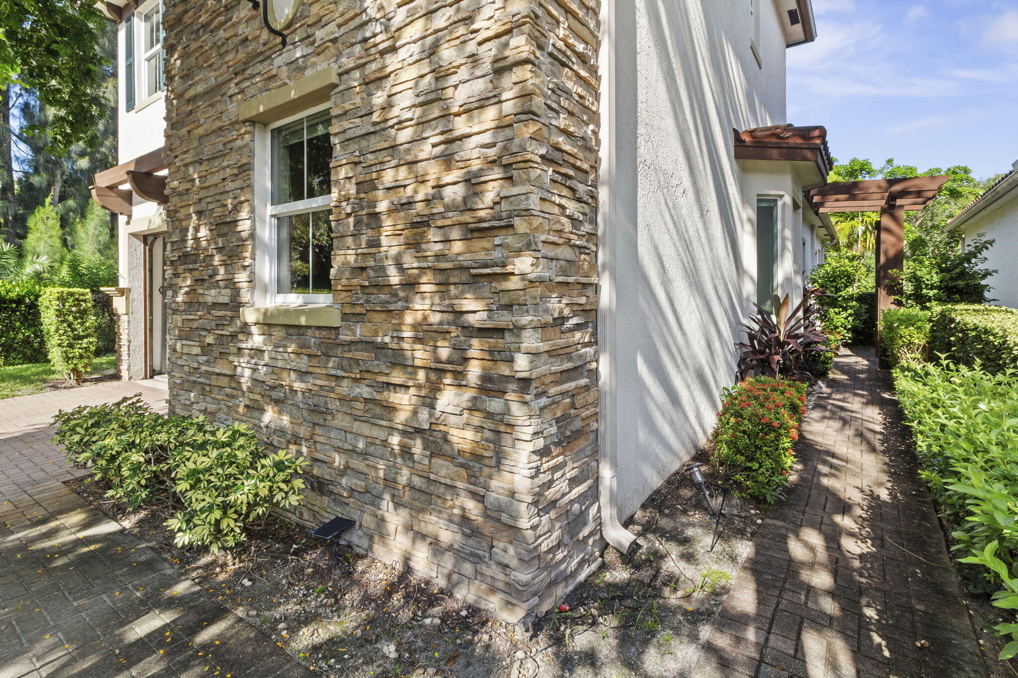 5319 Falcon Trail