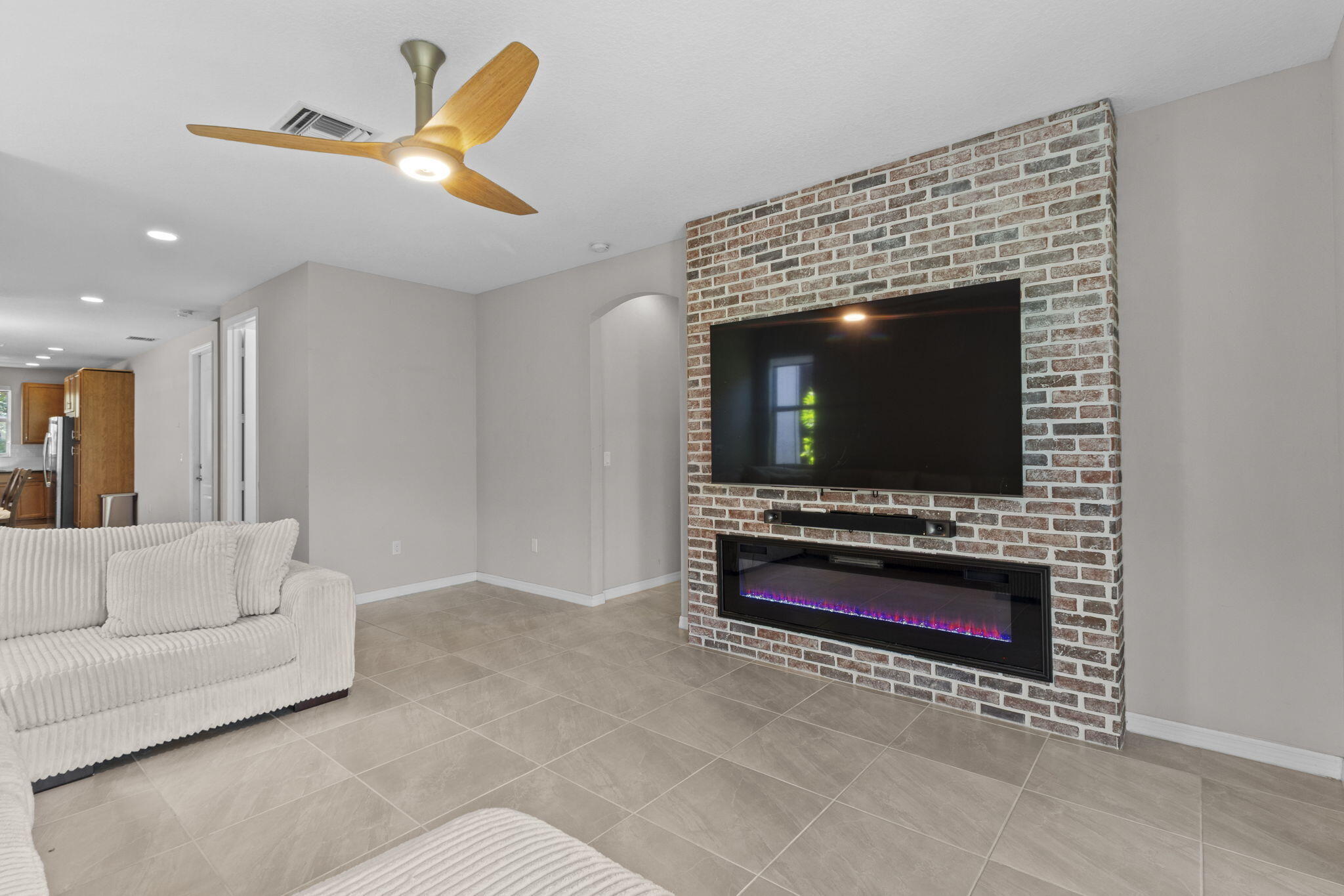5319 Falcon Trail