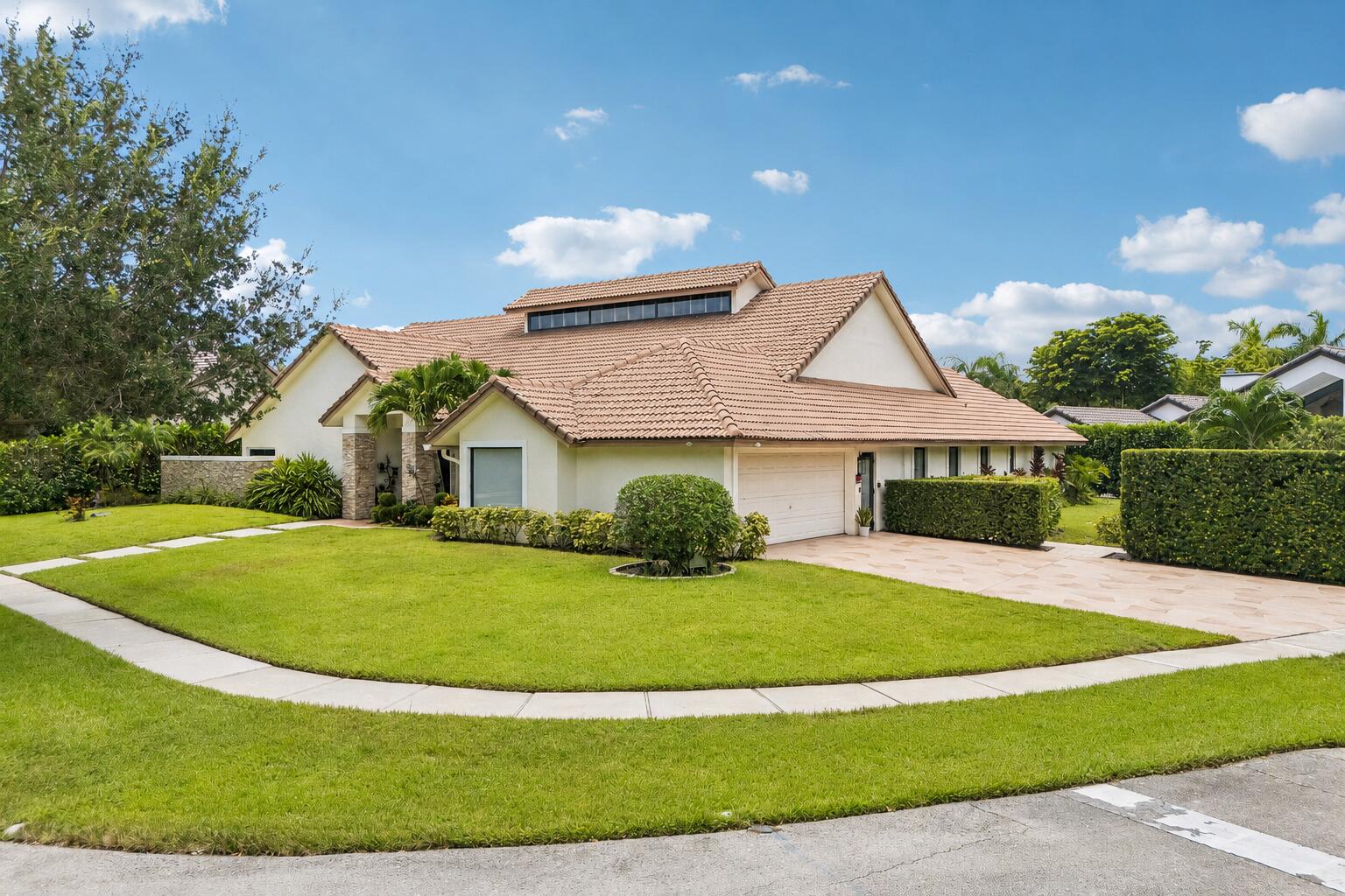 3090 EQUESTRIAN Drive