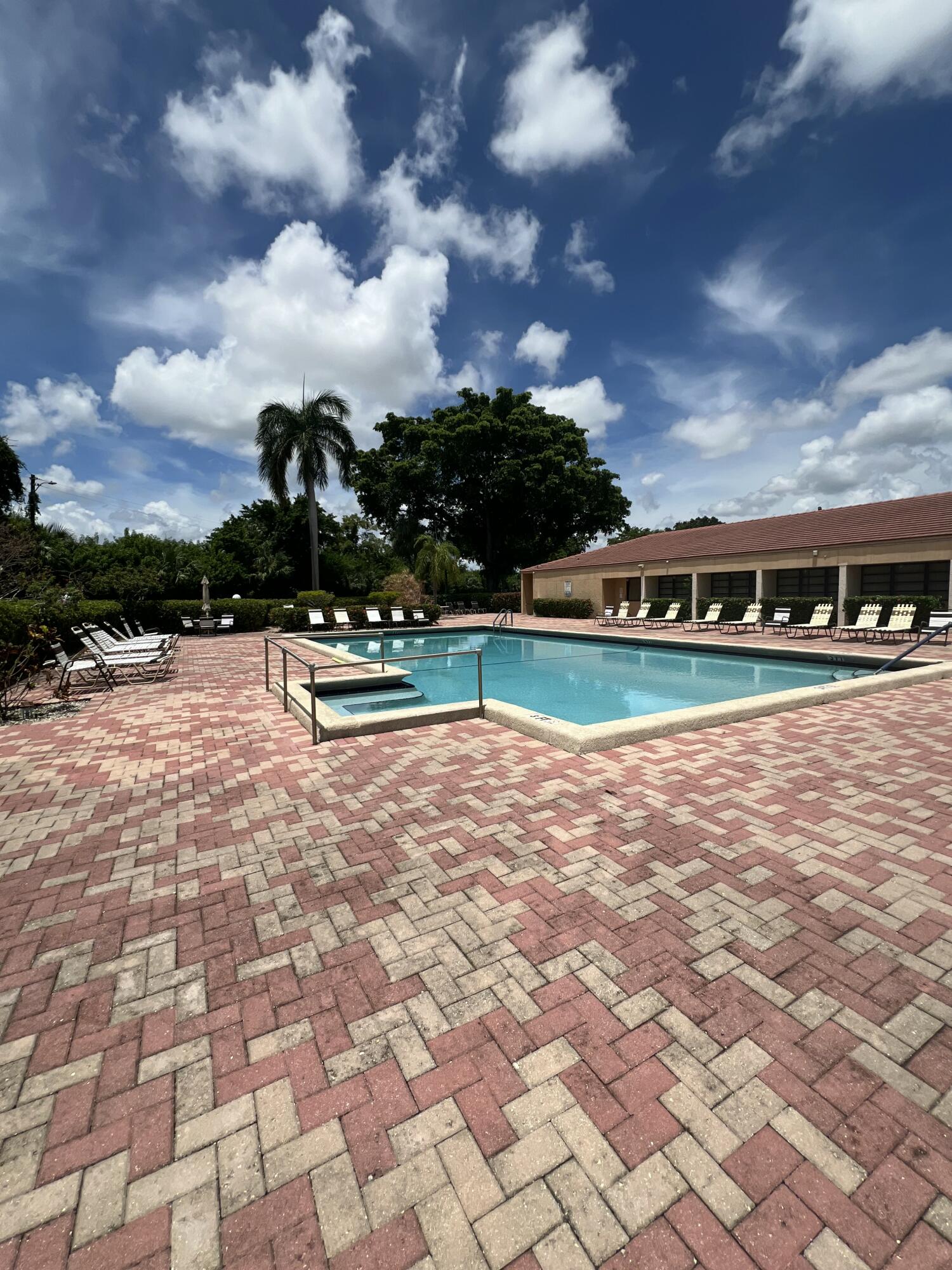 5718 CORAL LAKE Drive 206