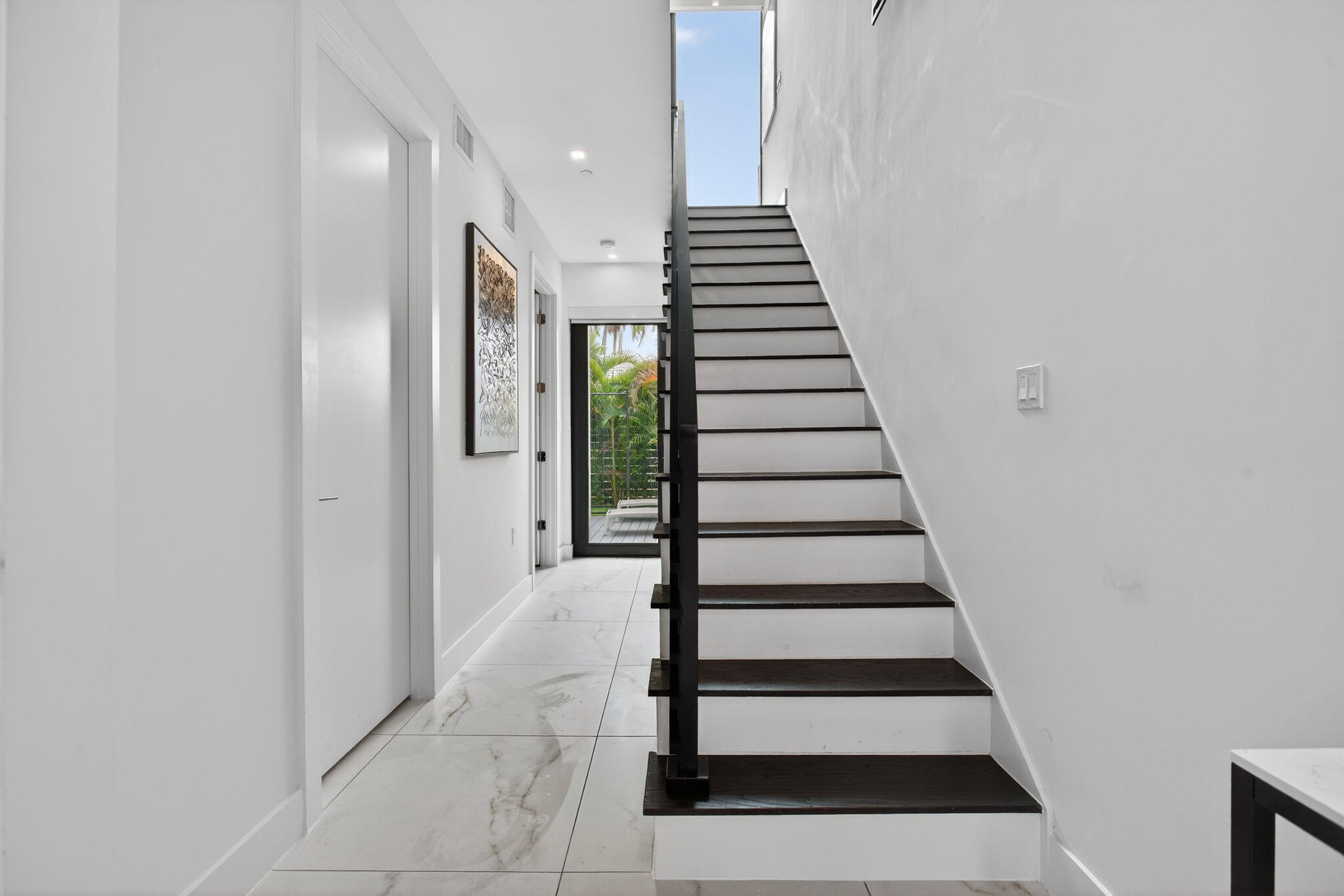 1044 N VICTORIA PARK Road