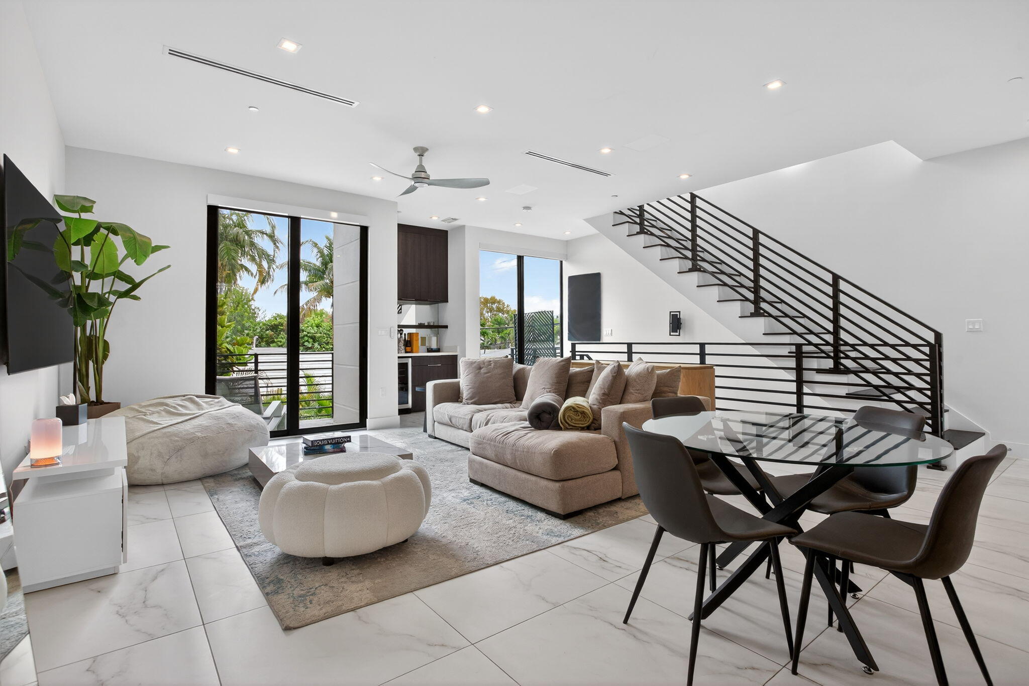 1044 N VICTORIA PARK Road
