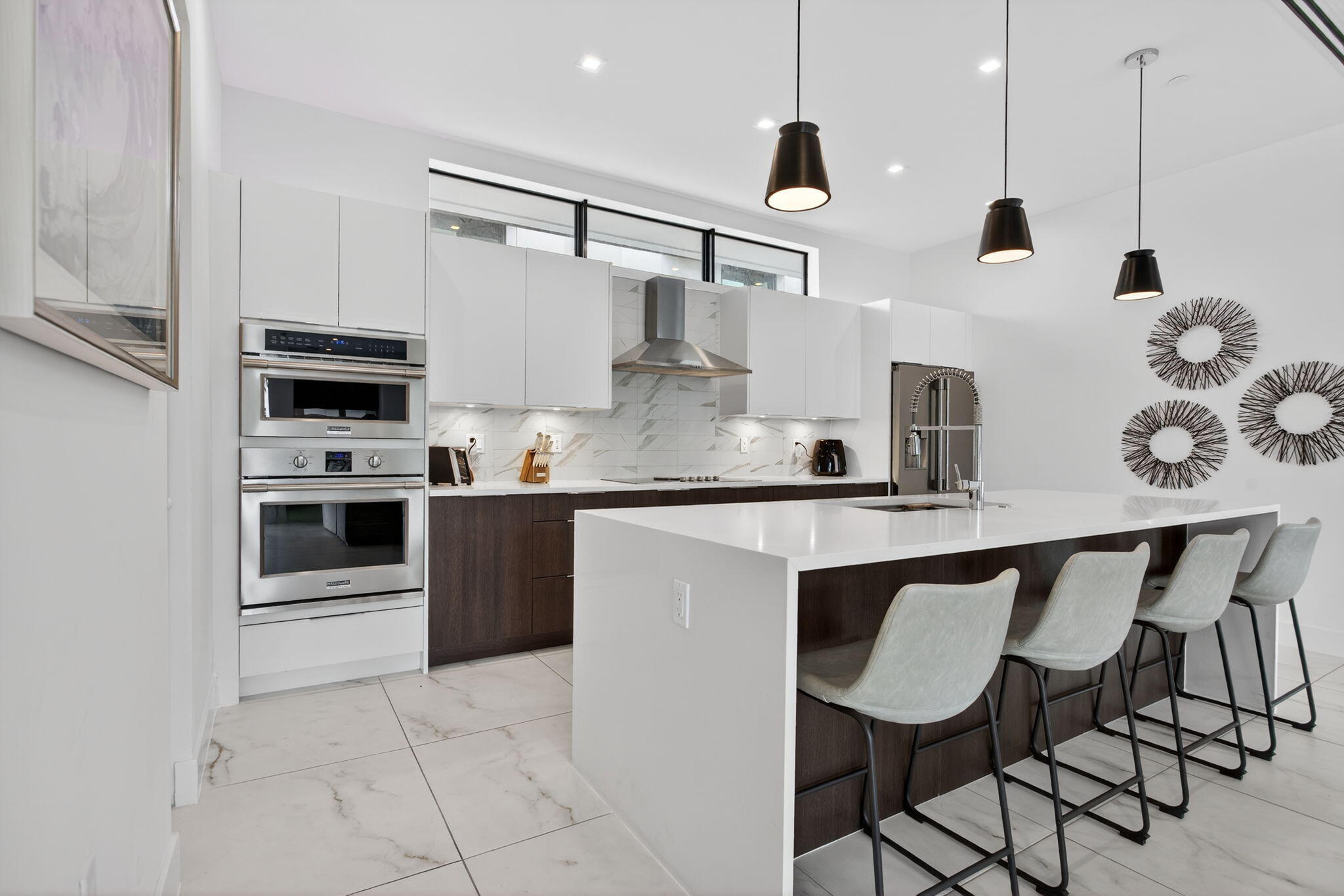 1044 N VICTORIA PARK Road