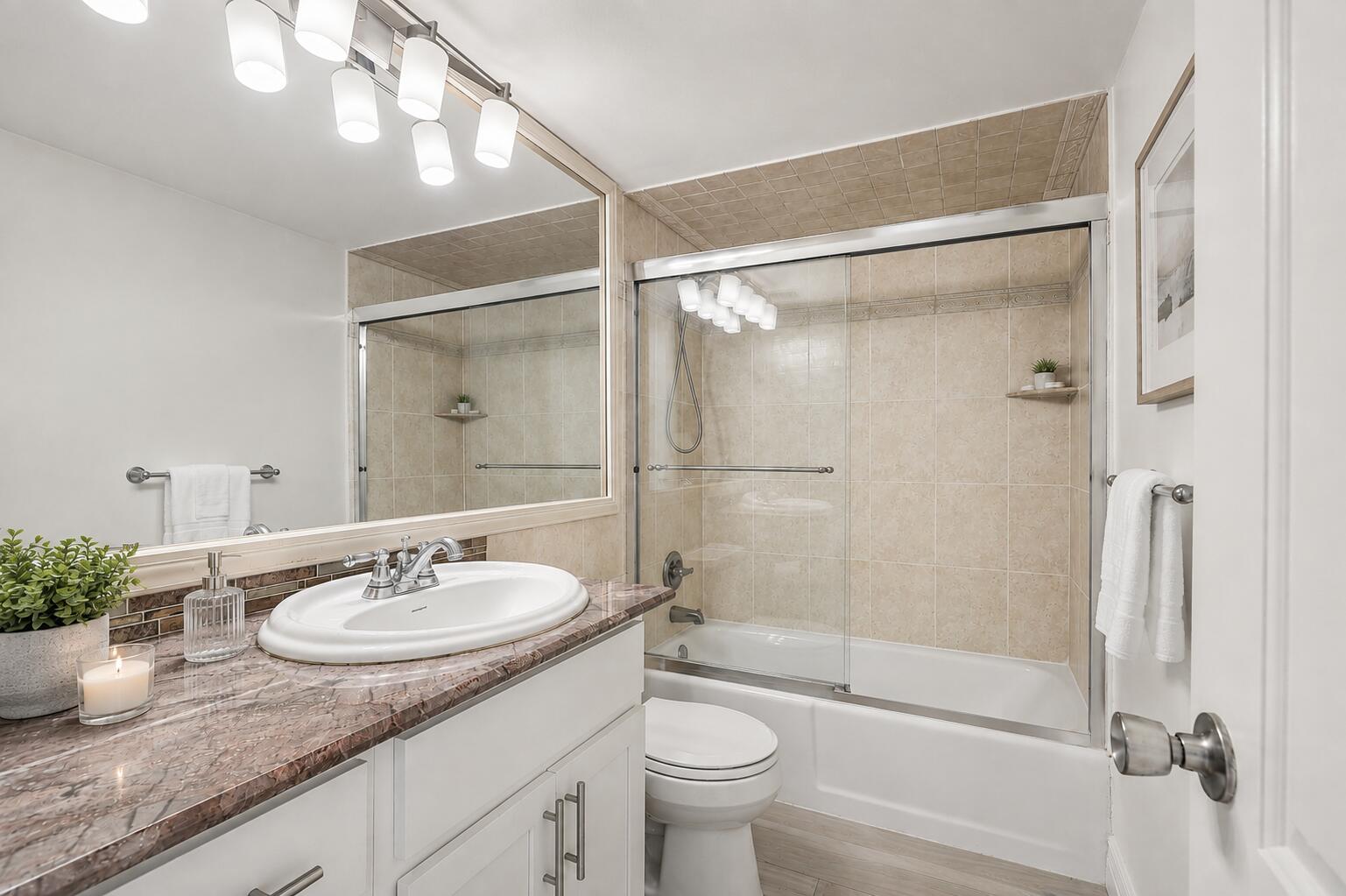 1021 HILLSBORO MILE 607
