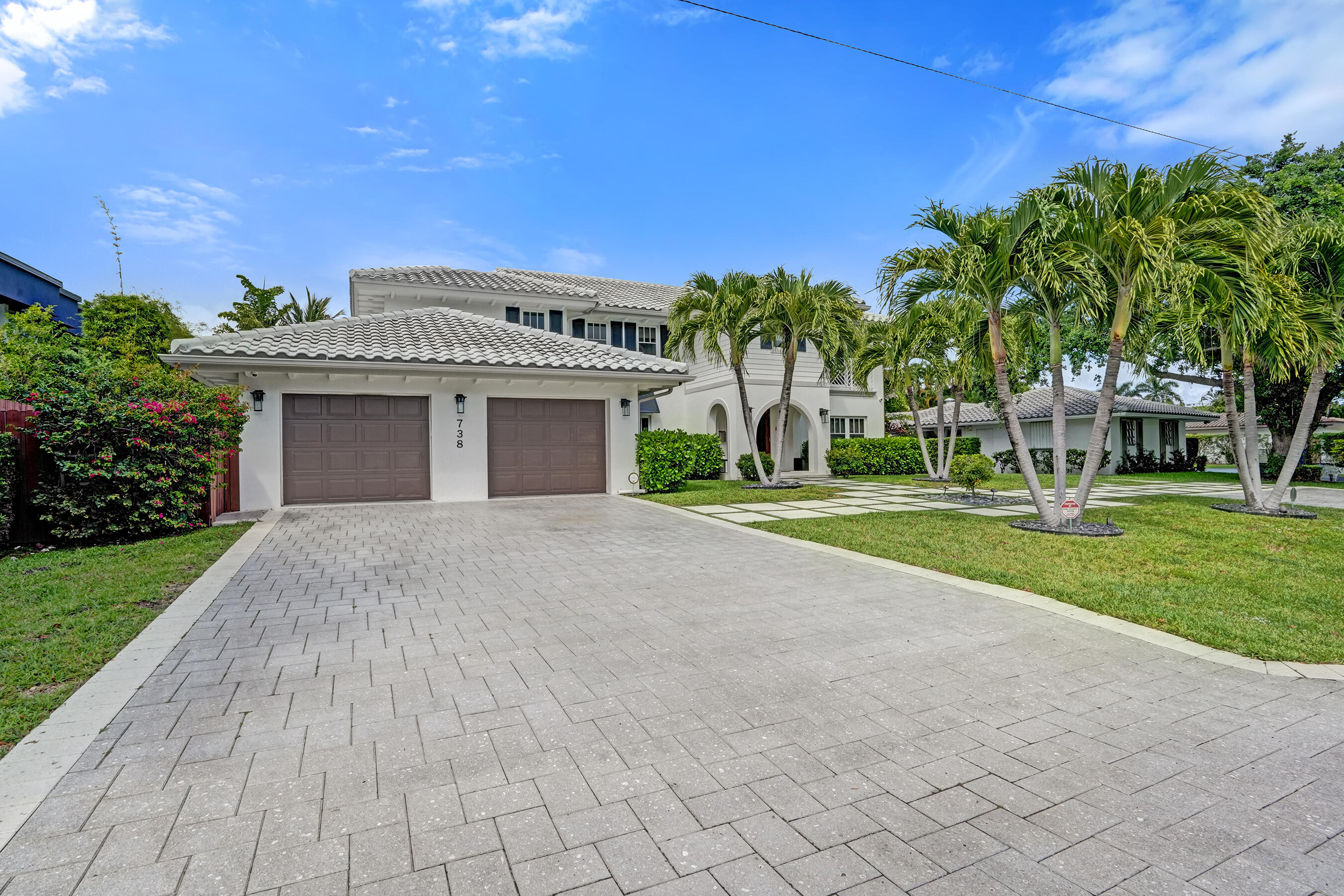 738 MIDDLE RIVER Drive