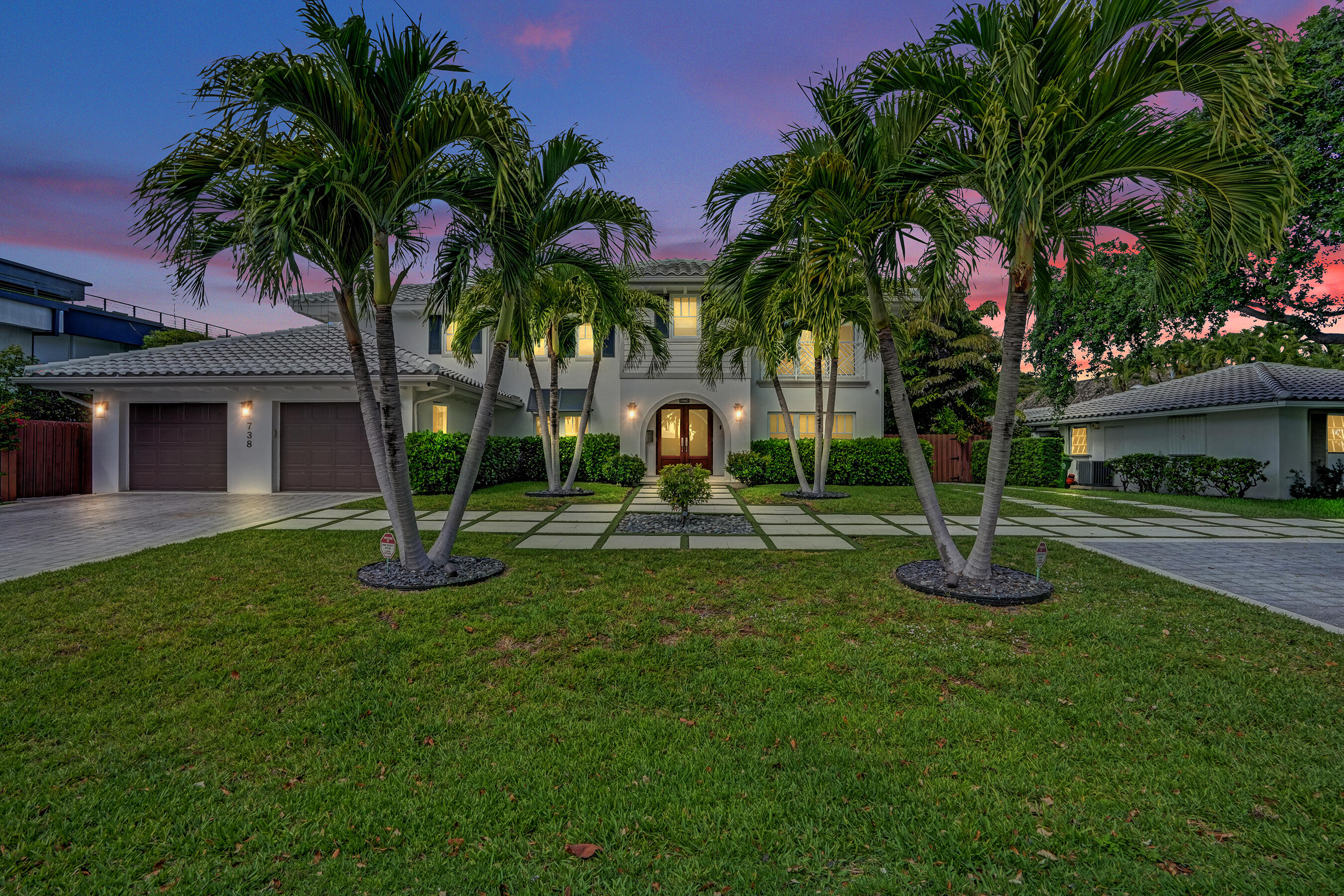 738 MIDDLE RIVER Drive
