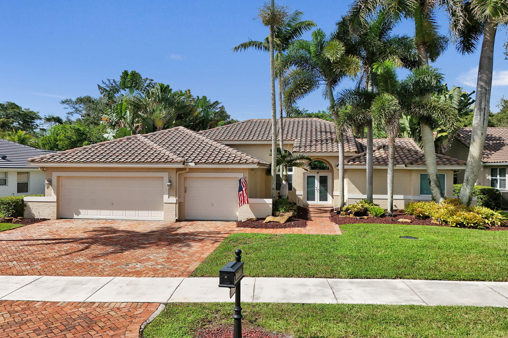 9645 E Tree Tops Court Davie Fl Us 33328 B26081087
