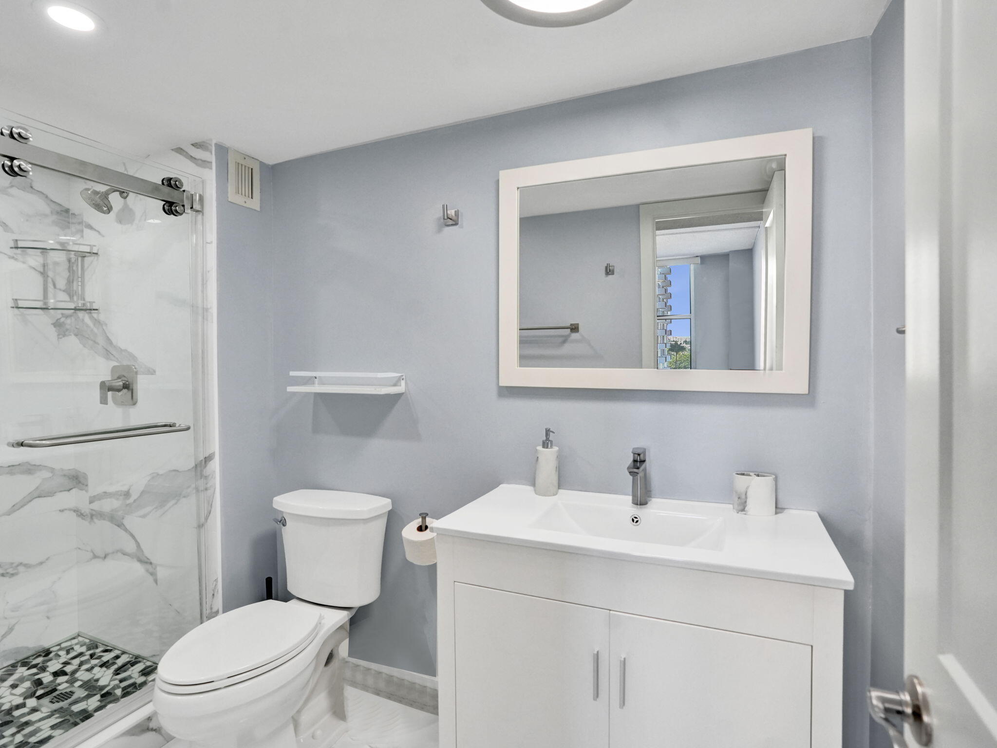 2000 S Ocean Boulevard 7N, Lauderdale-By-The-Sea Unit: 7N