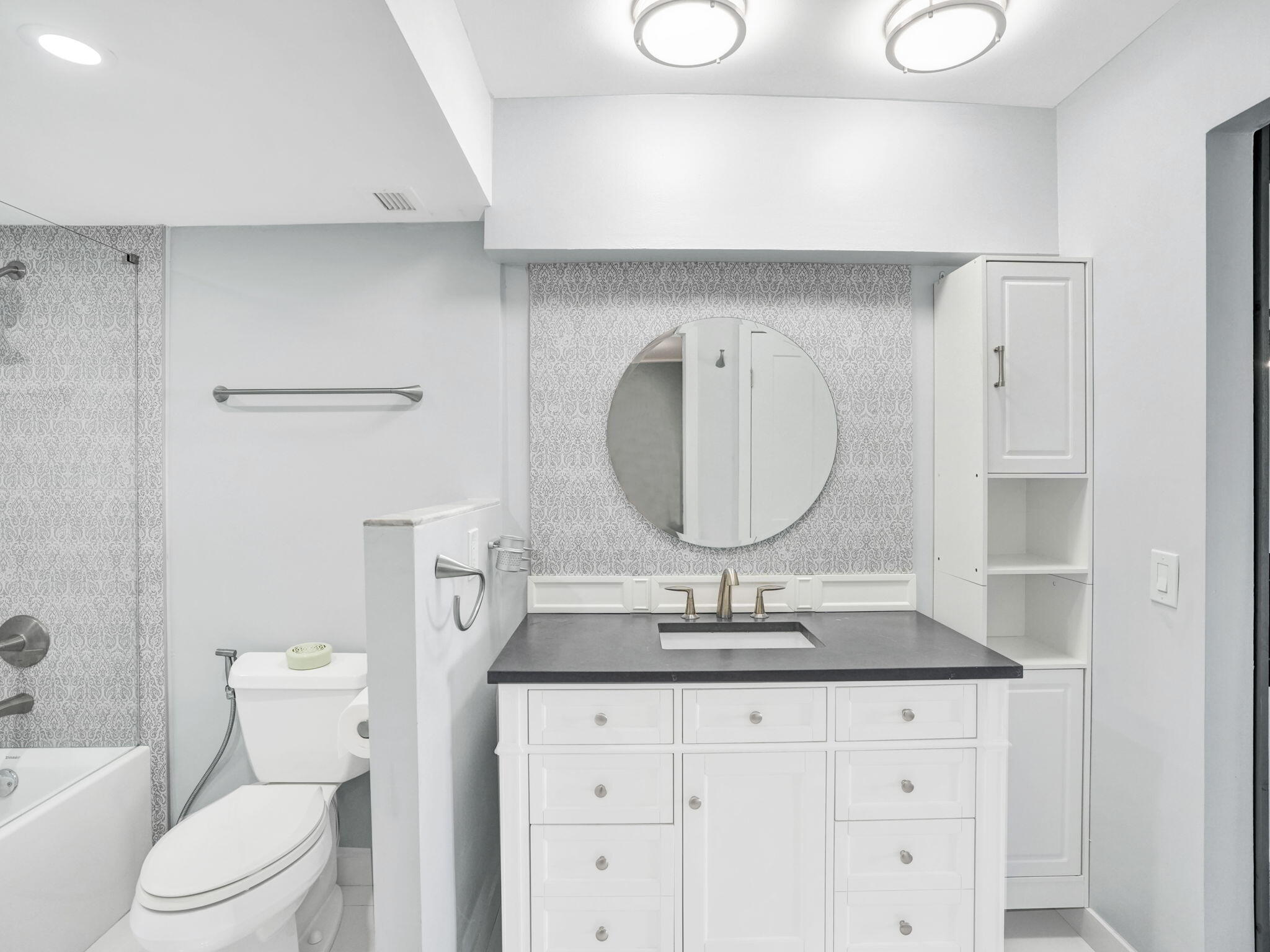 2000 S Ocean Boulevard 7N, Lauderdale-By-The-Sea Unit: 7N