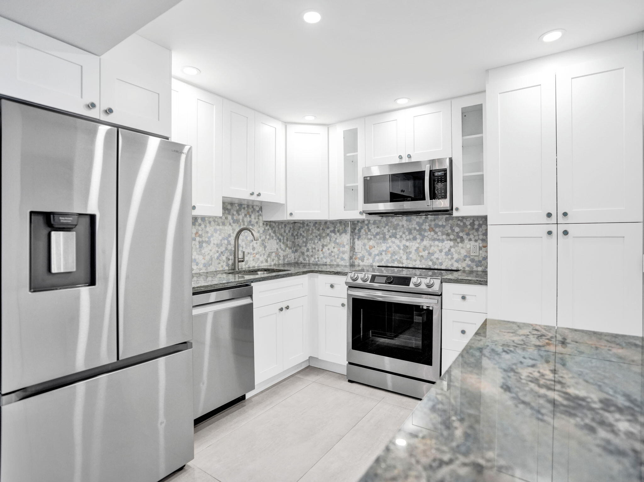 2000 S Ocean Boulevard 7N, Lauderdale-By-The-Sea Unit: 7N