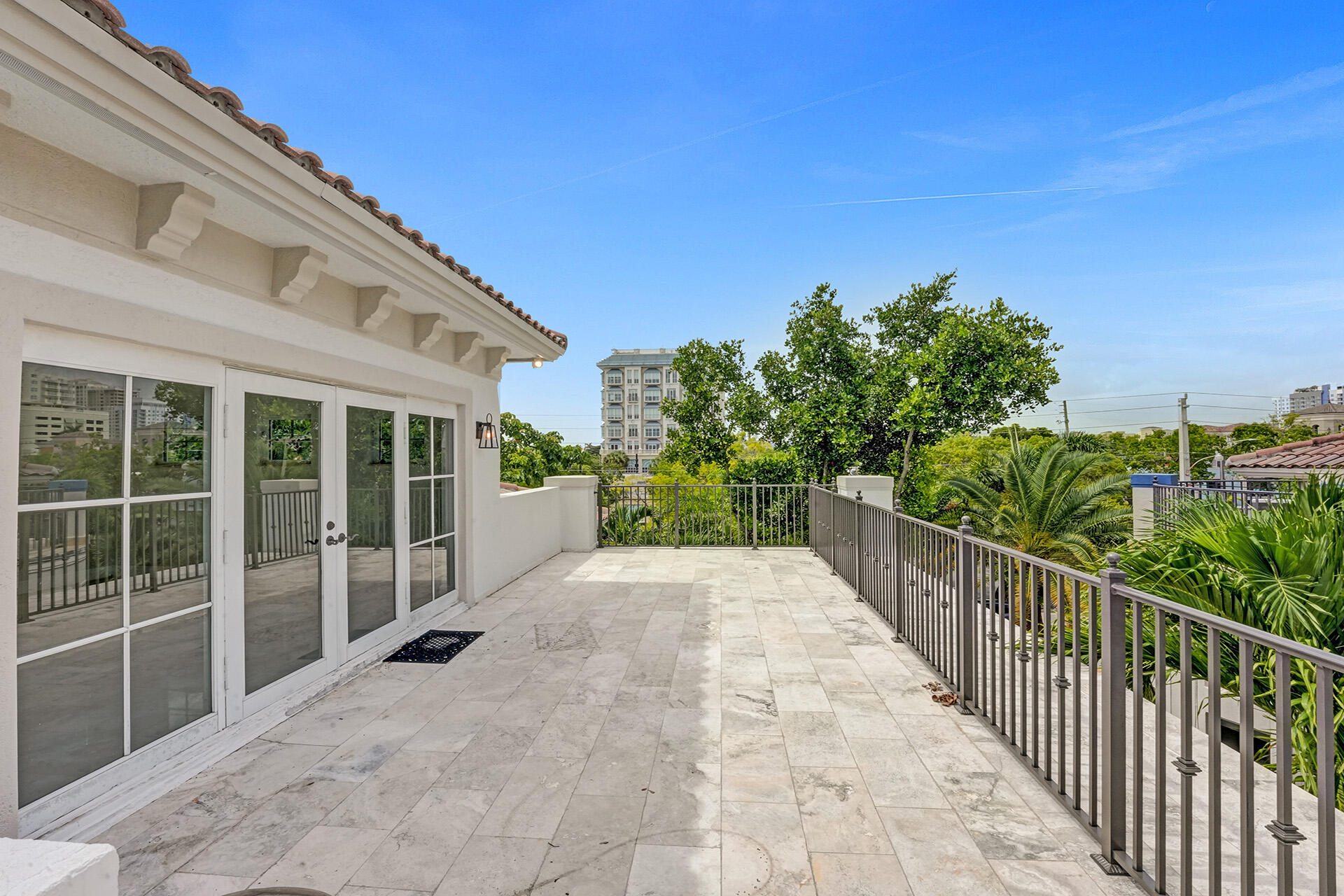 827 SE 2ND Court