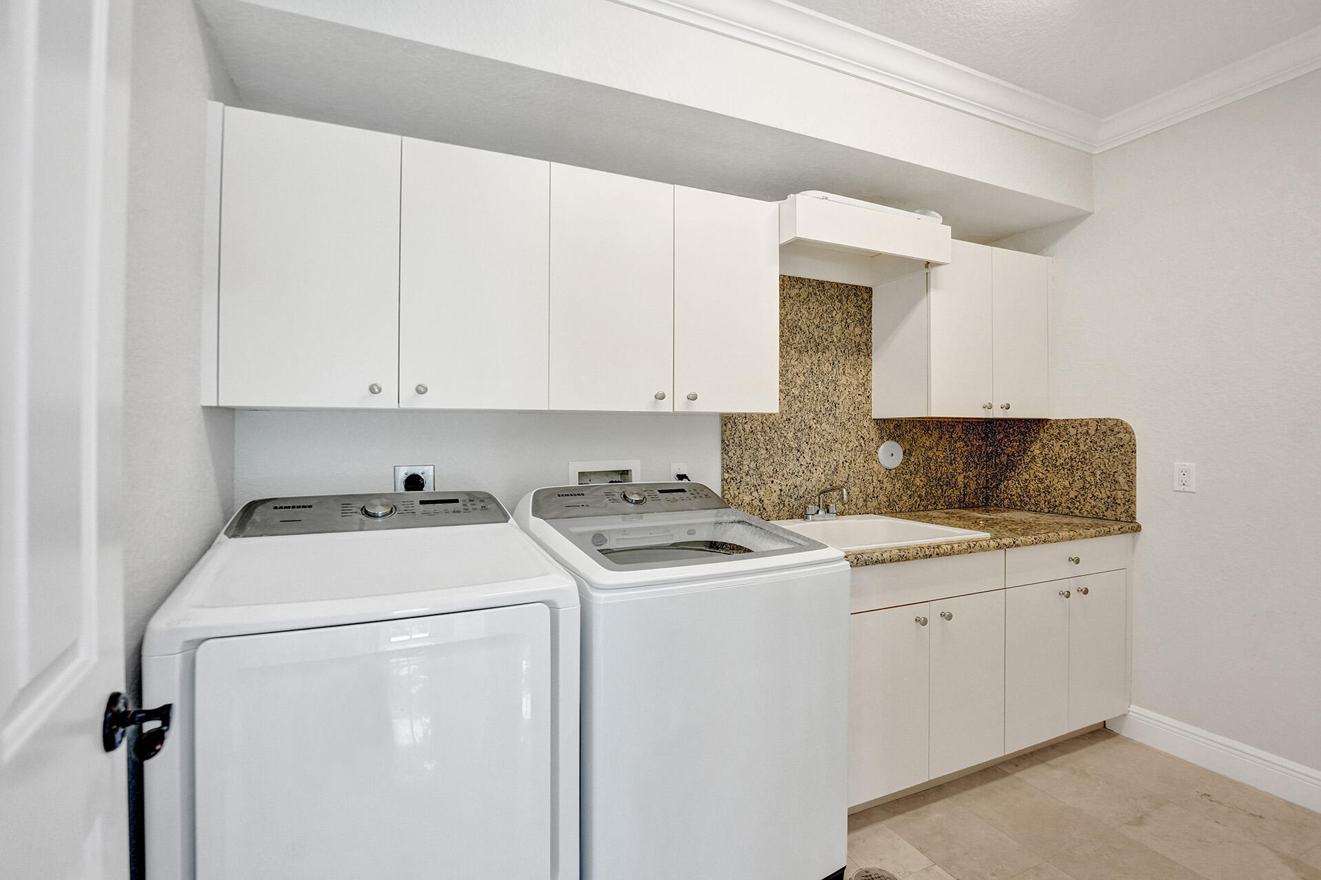 827 SE 2ND Court