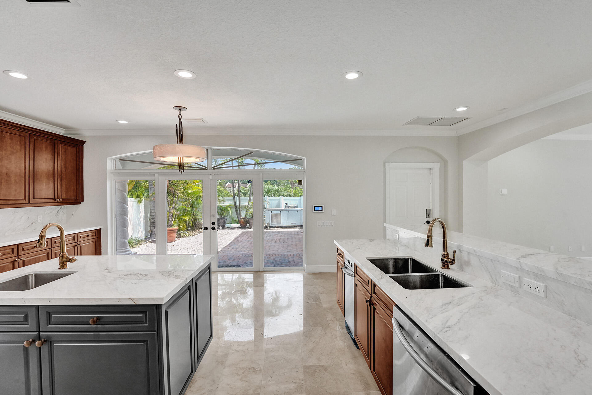 827 SE 2ND Court