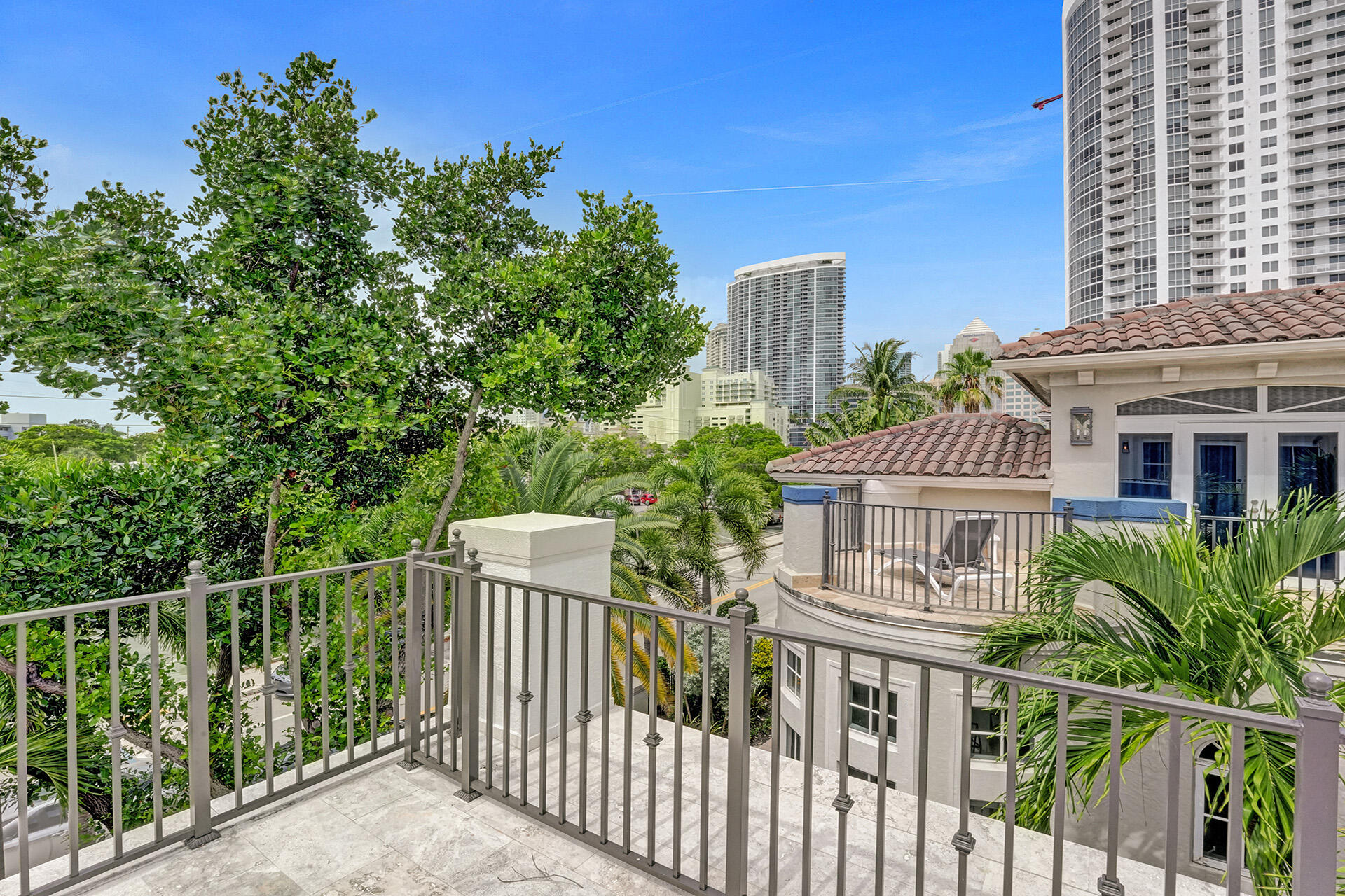 827 SE 2ND Court