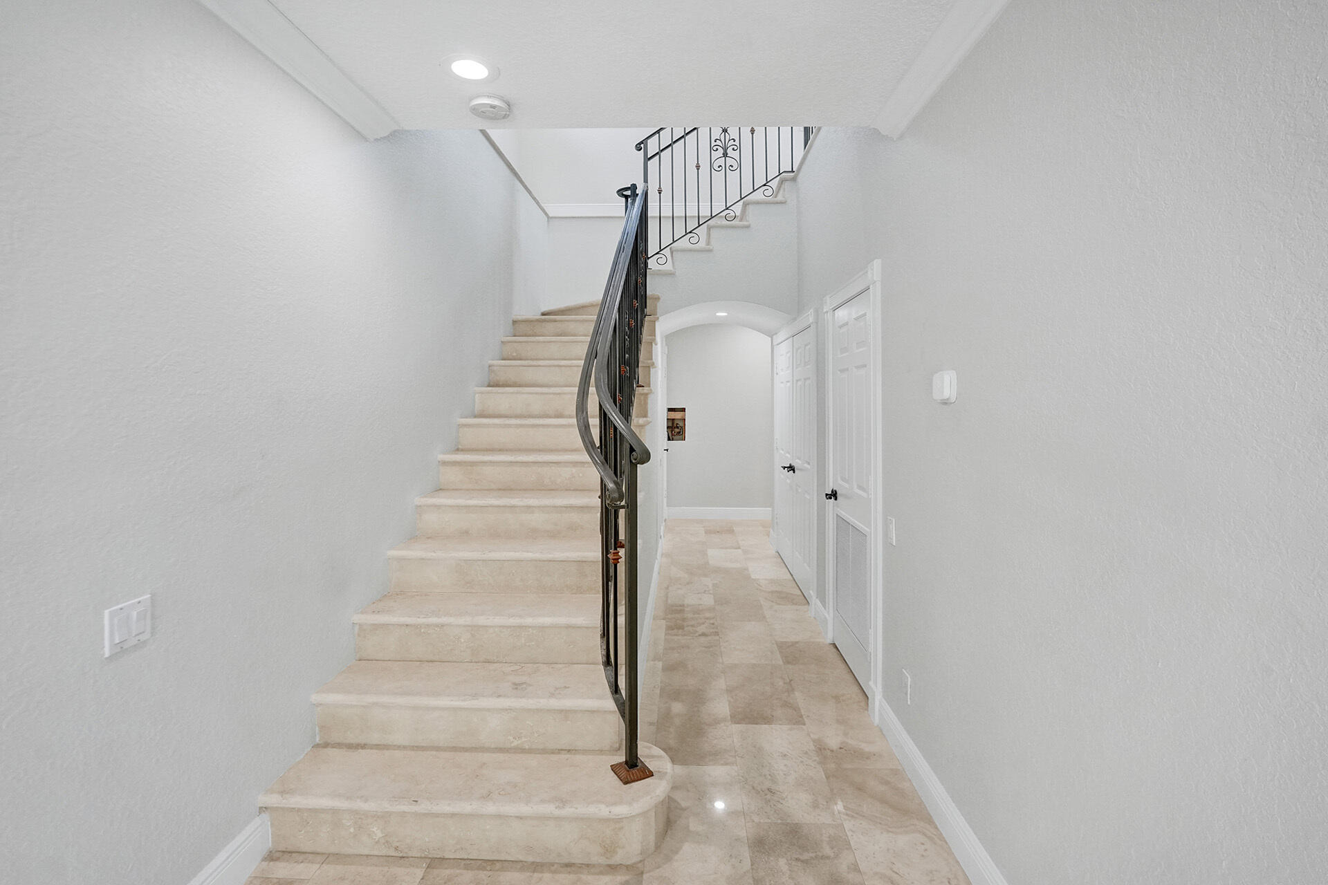 827 SE 2ND Court