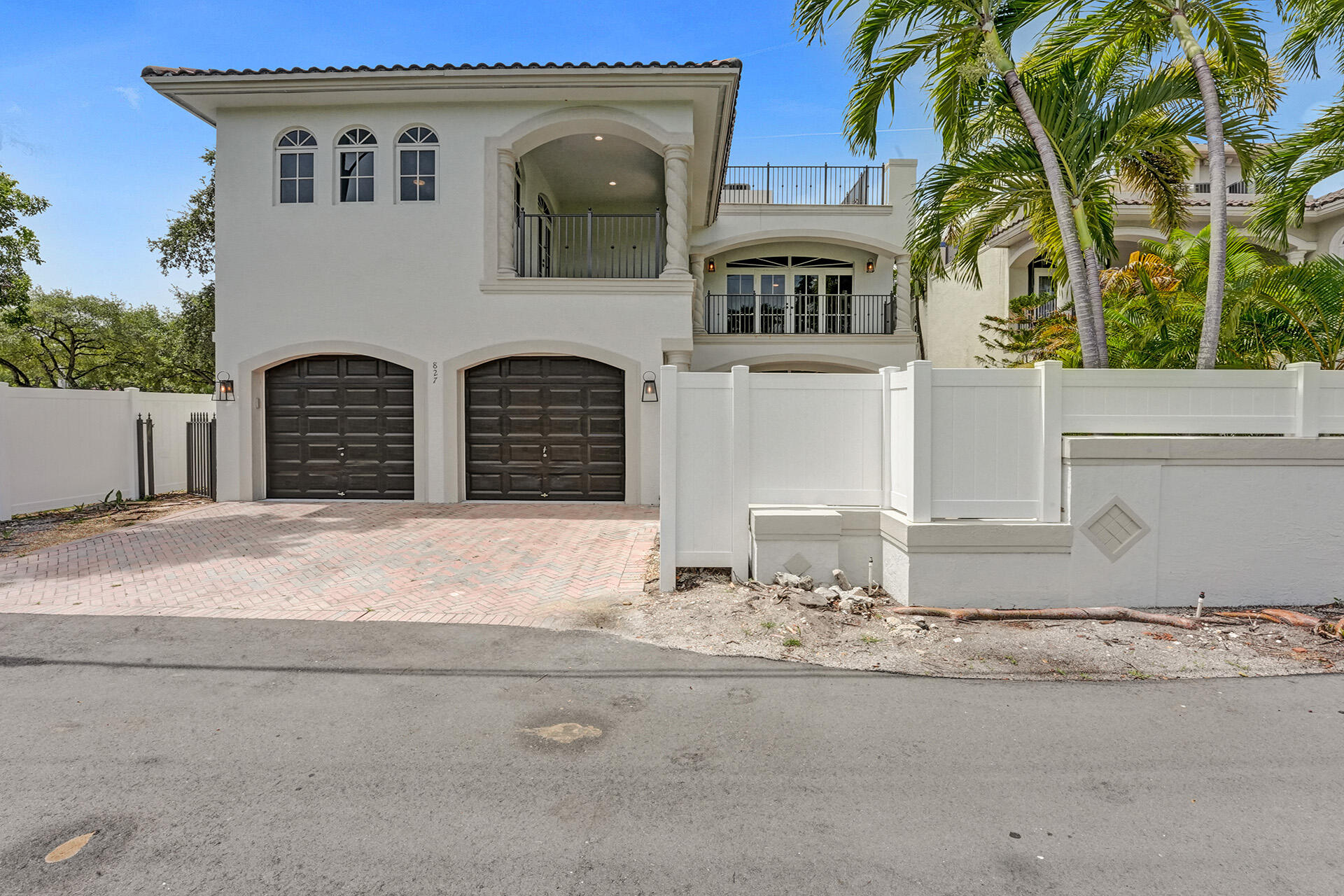 827 SE 2ND Court