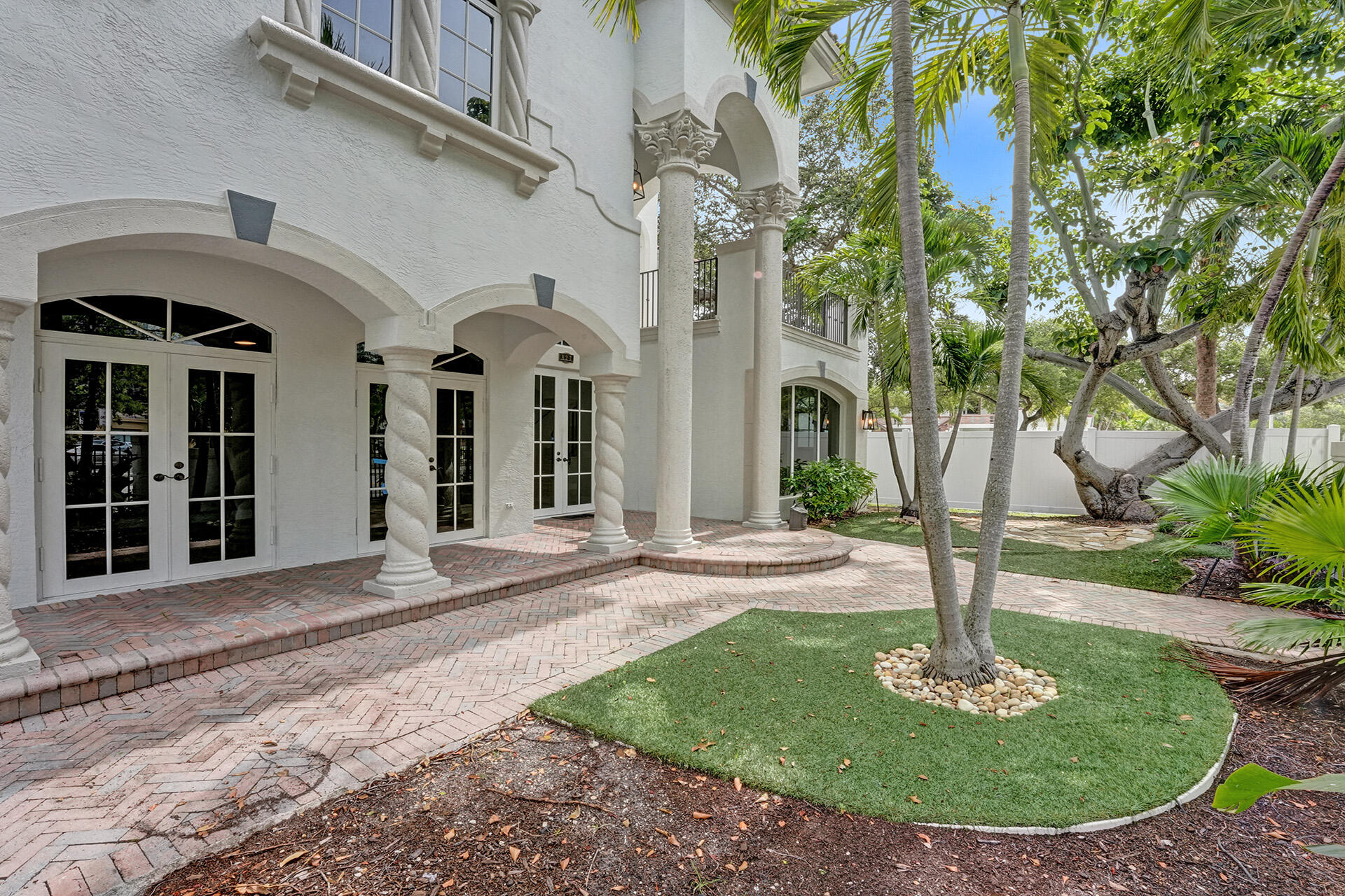 827 SE 2ND Court