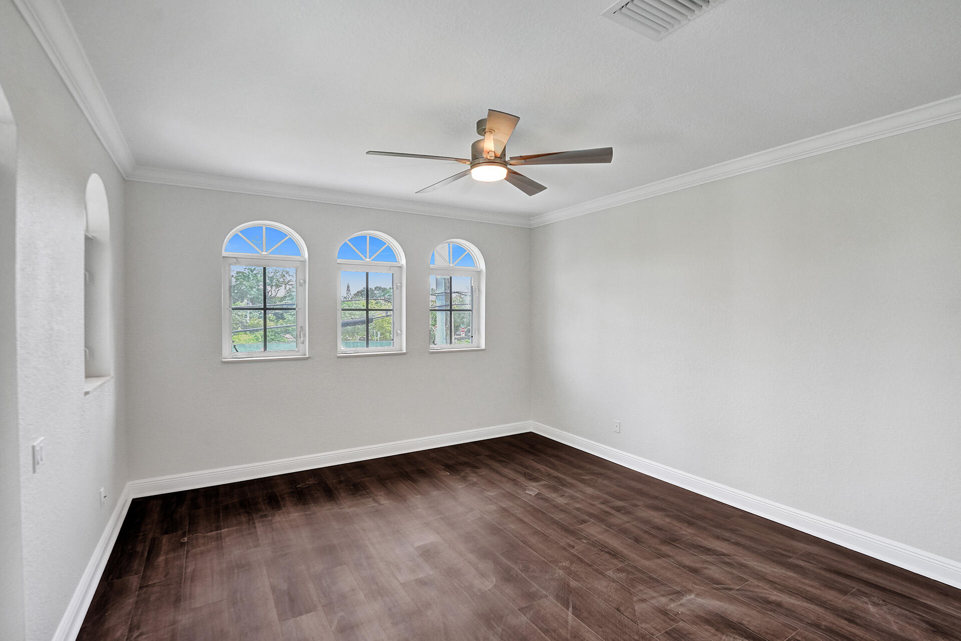 827 SE 2ND Court