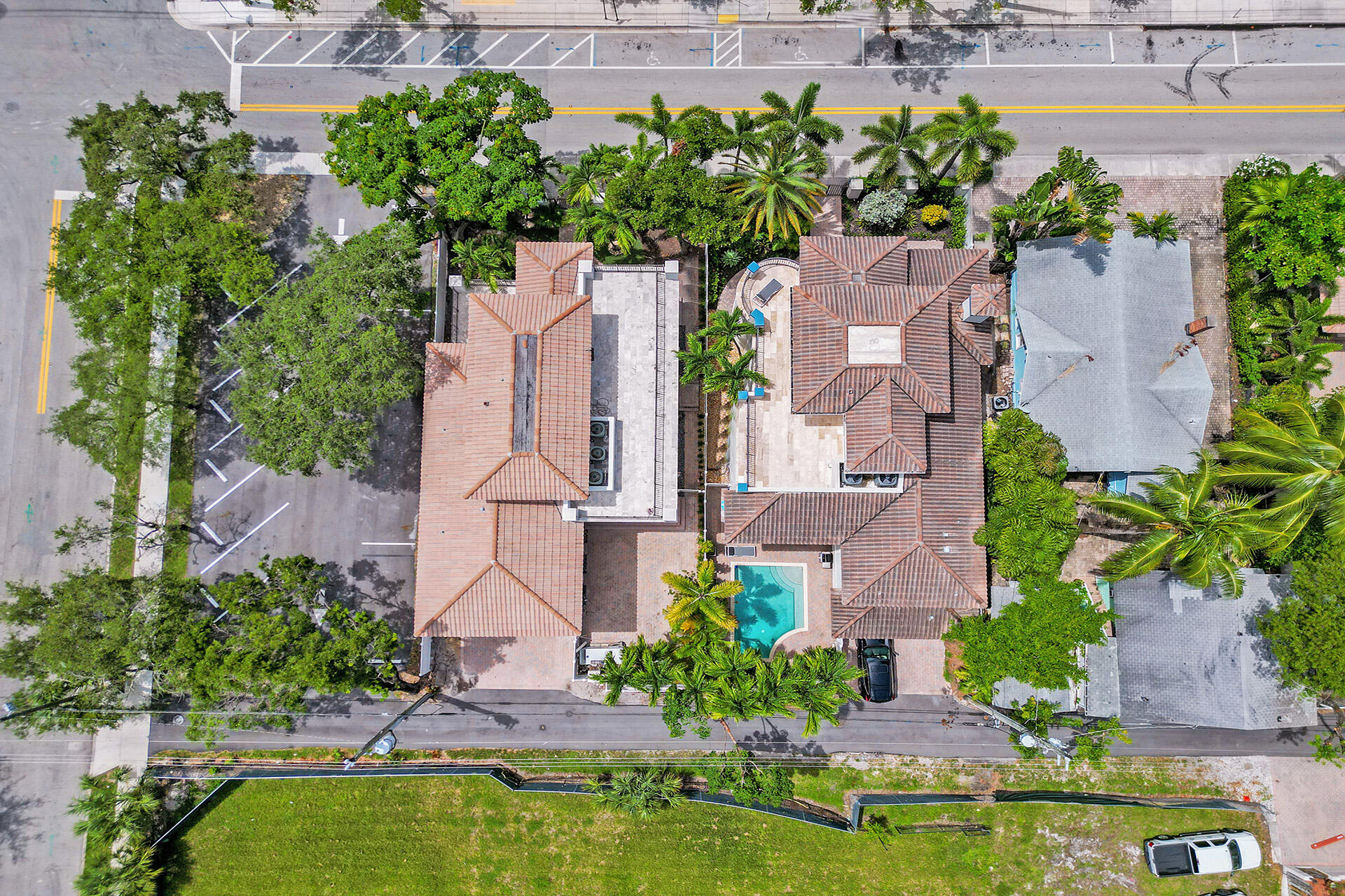 827 SE 2ND Court