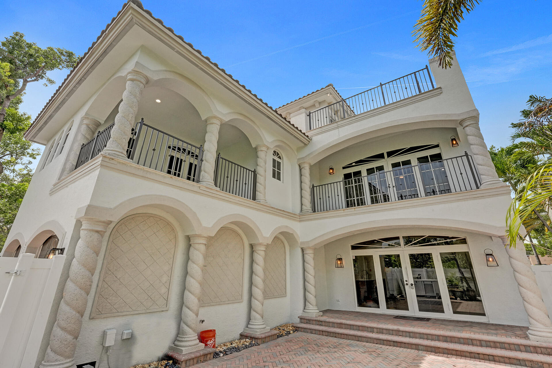 827 SE 2ND Court