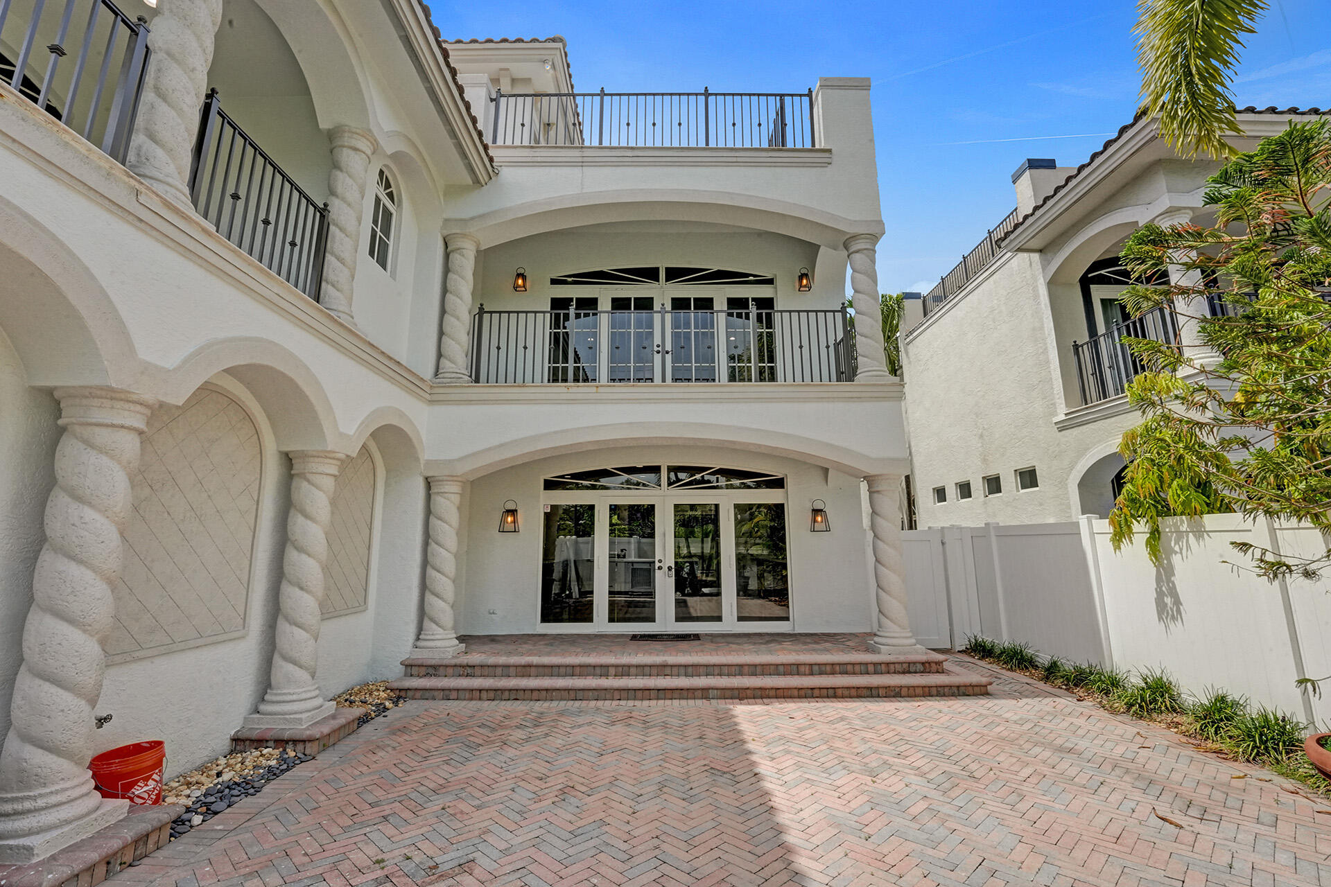 827 SE 2ND Court