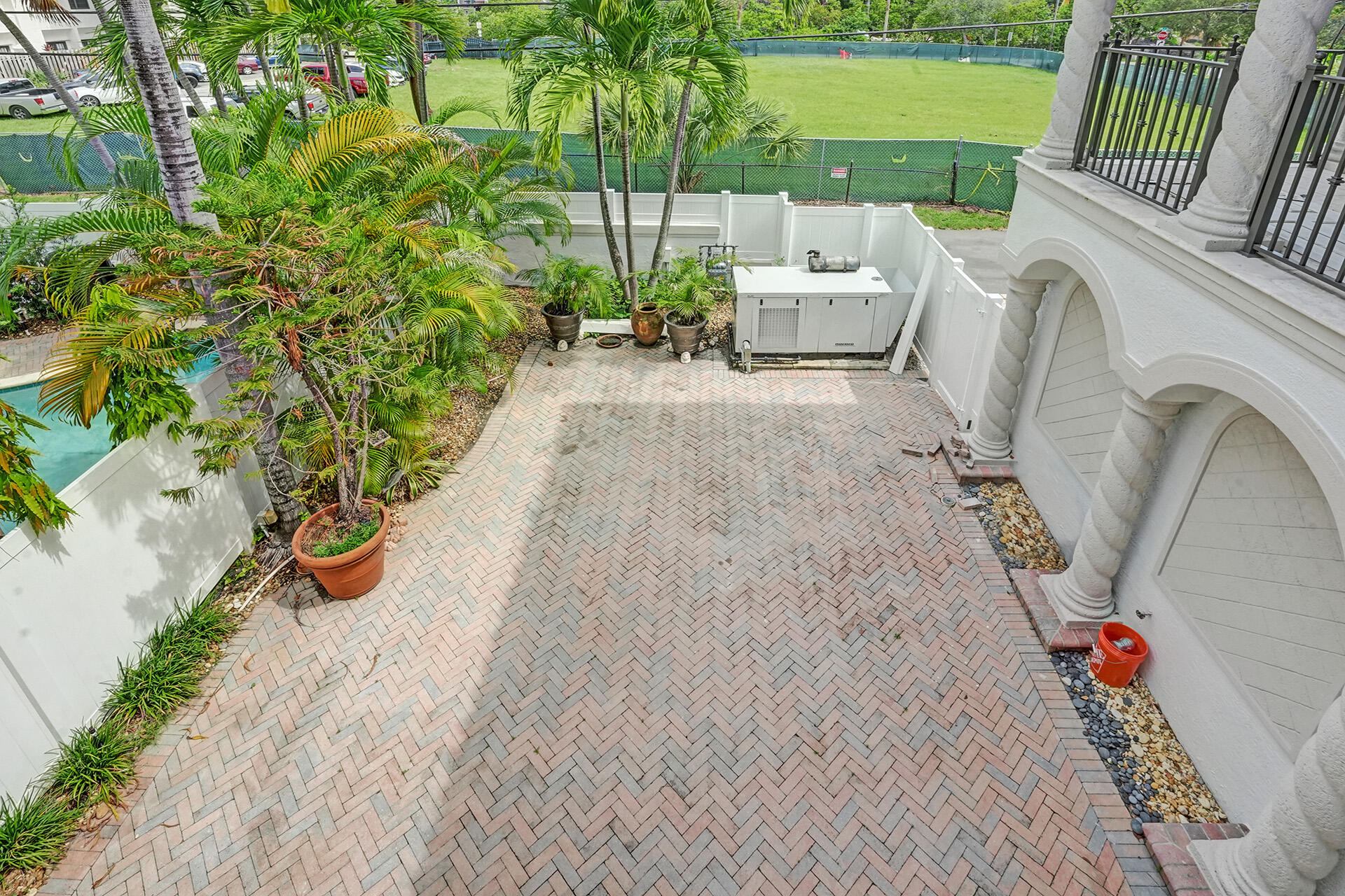 827 SE 2ND Court