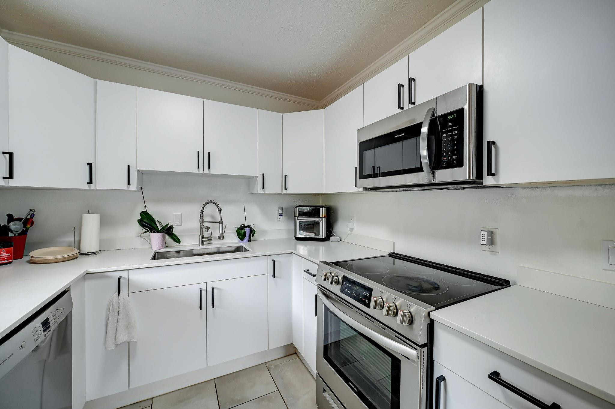 305 NE 16th Street 4