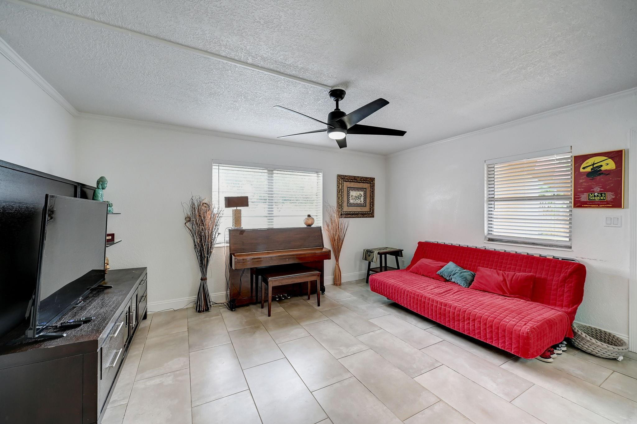305 NE 16th Street 4