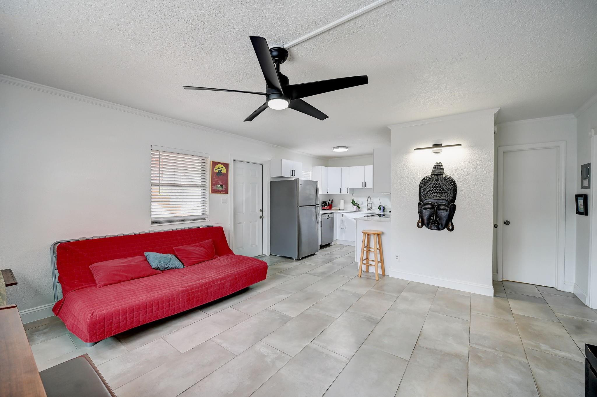 305 NE 16th Street 4