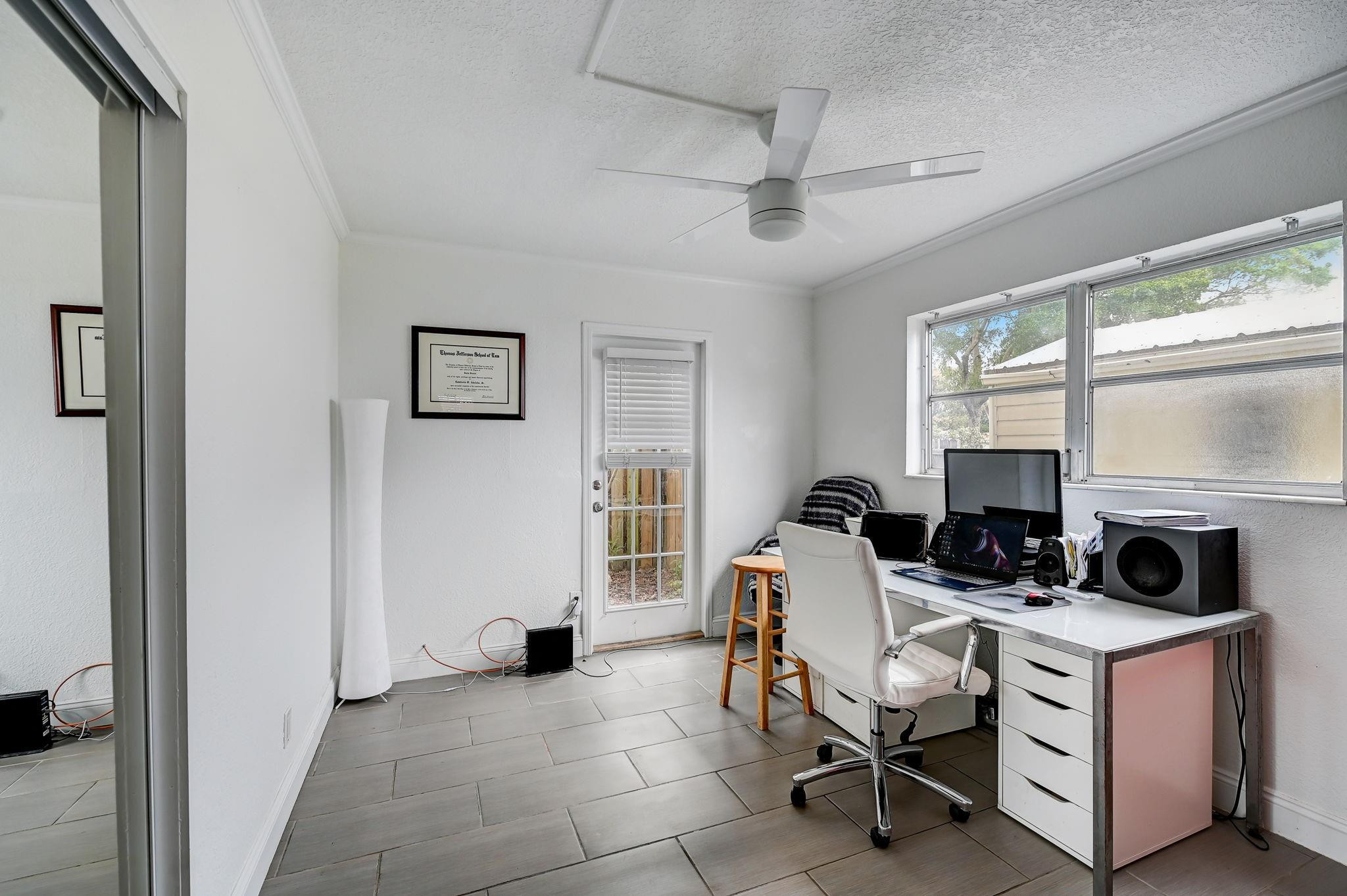 305 NE 16th Street 4