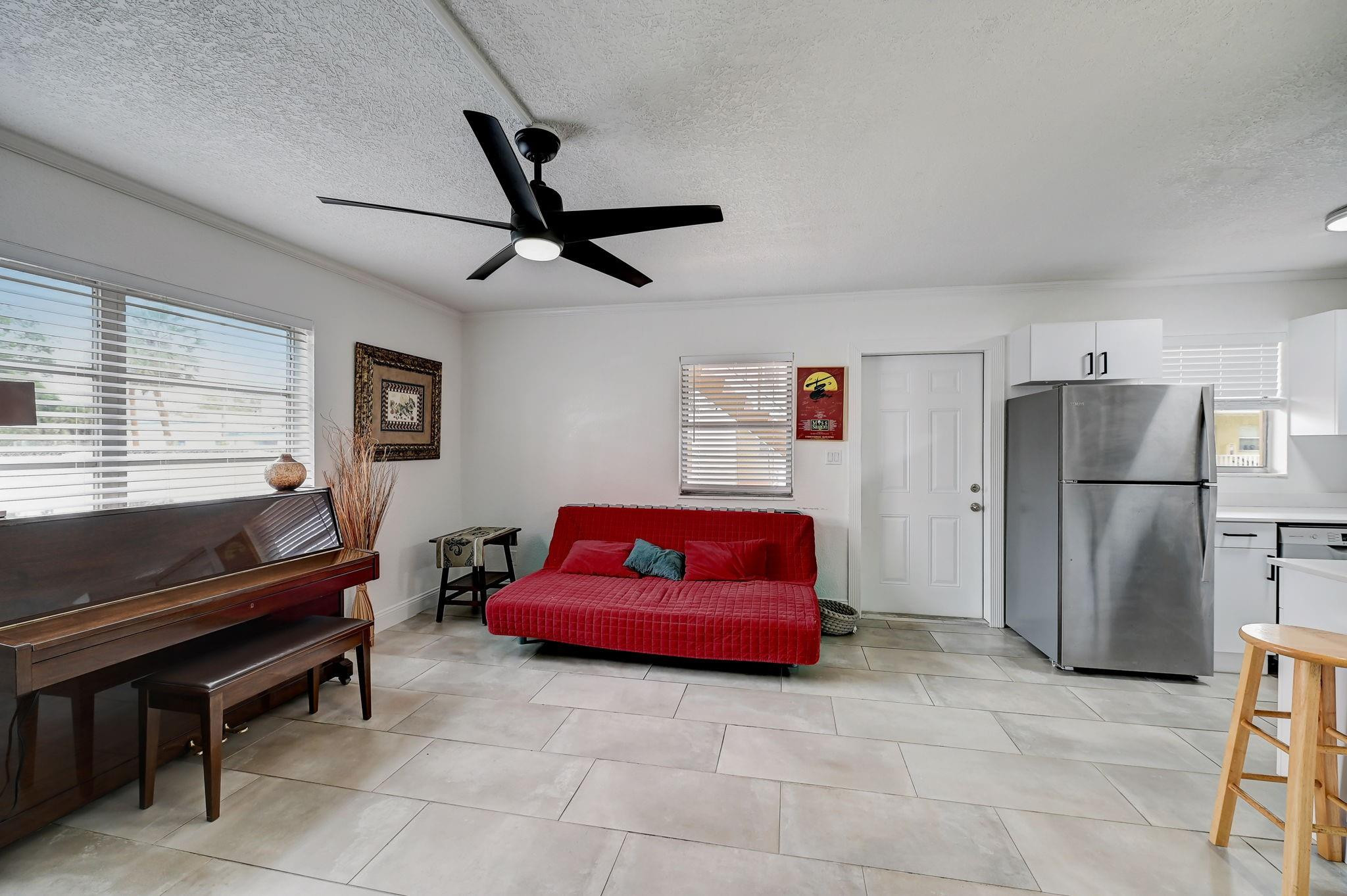 305 NE 16th Street 4