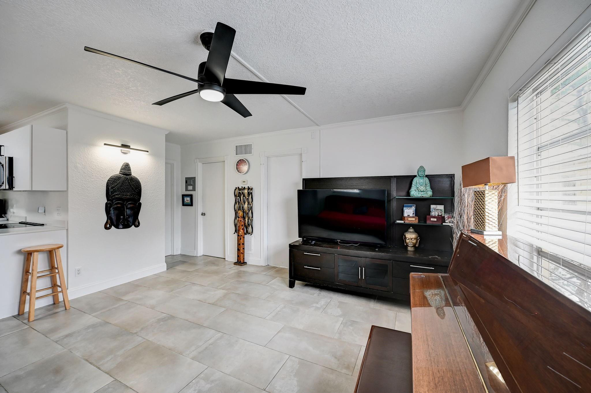 305 NE 16th Street 4