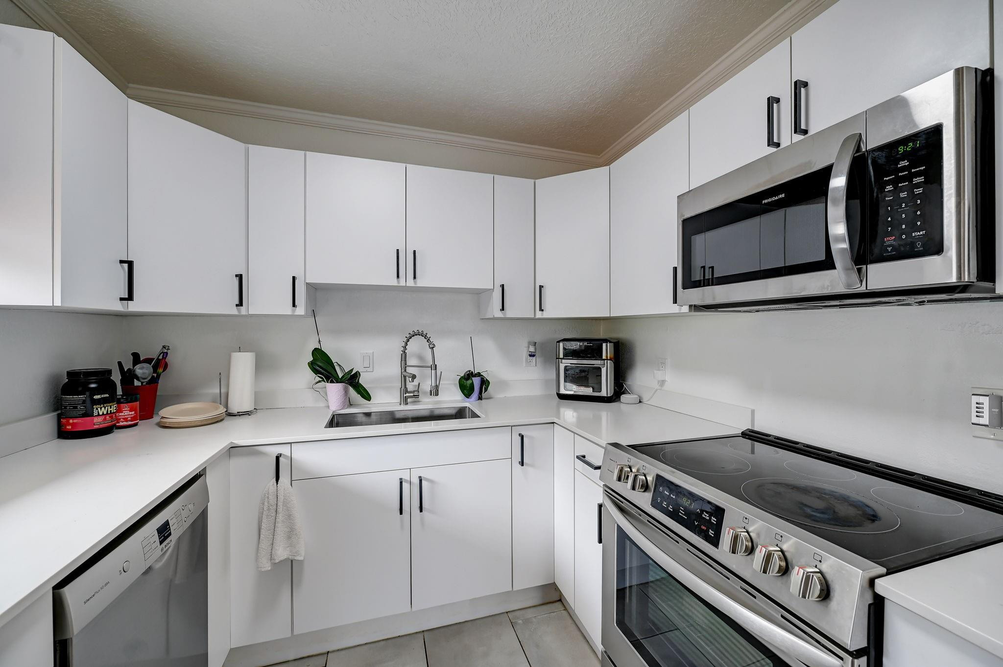 305 NE 16th Street 4