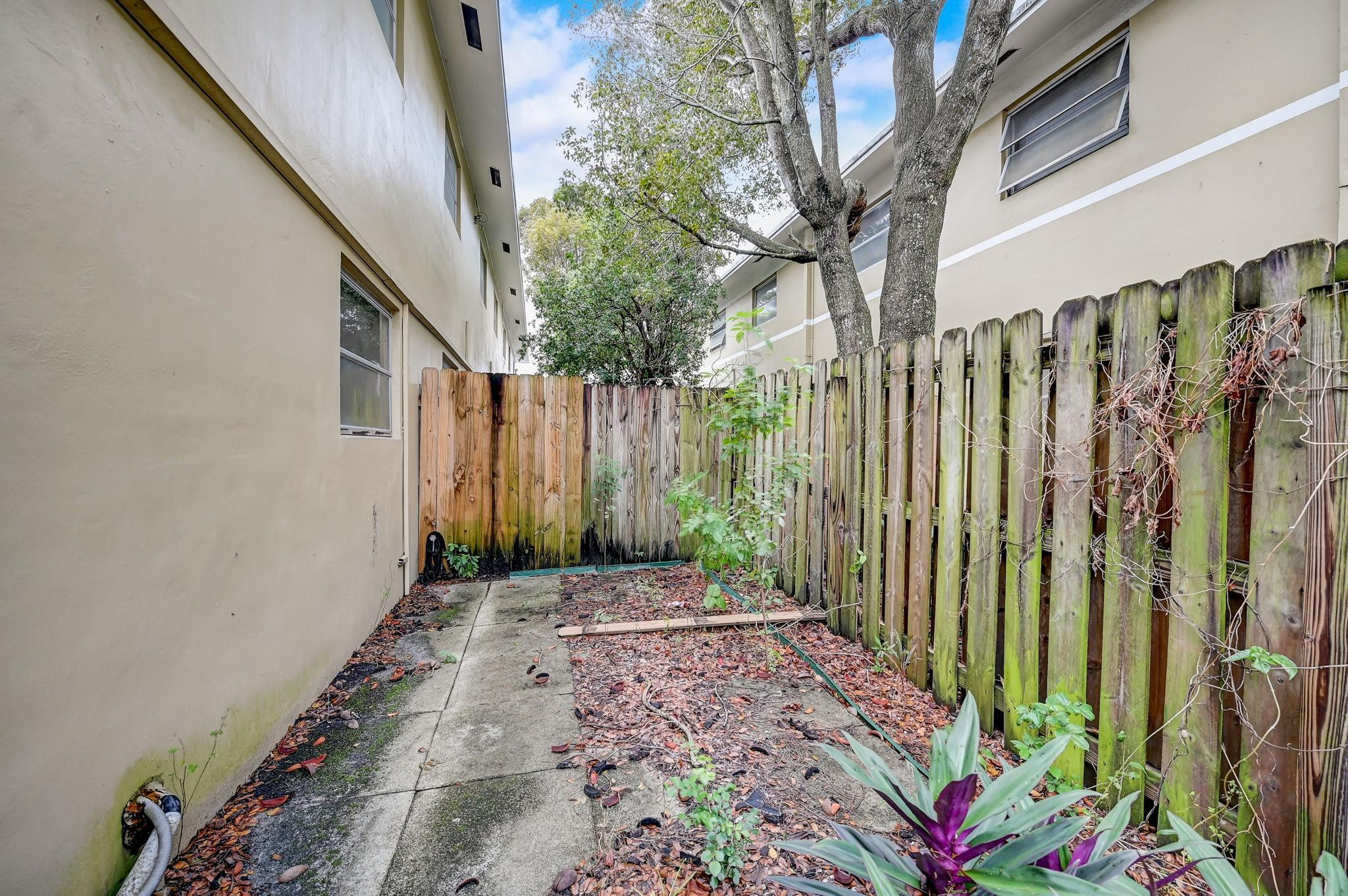 305 NE 16th Street 4