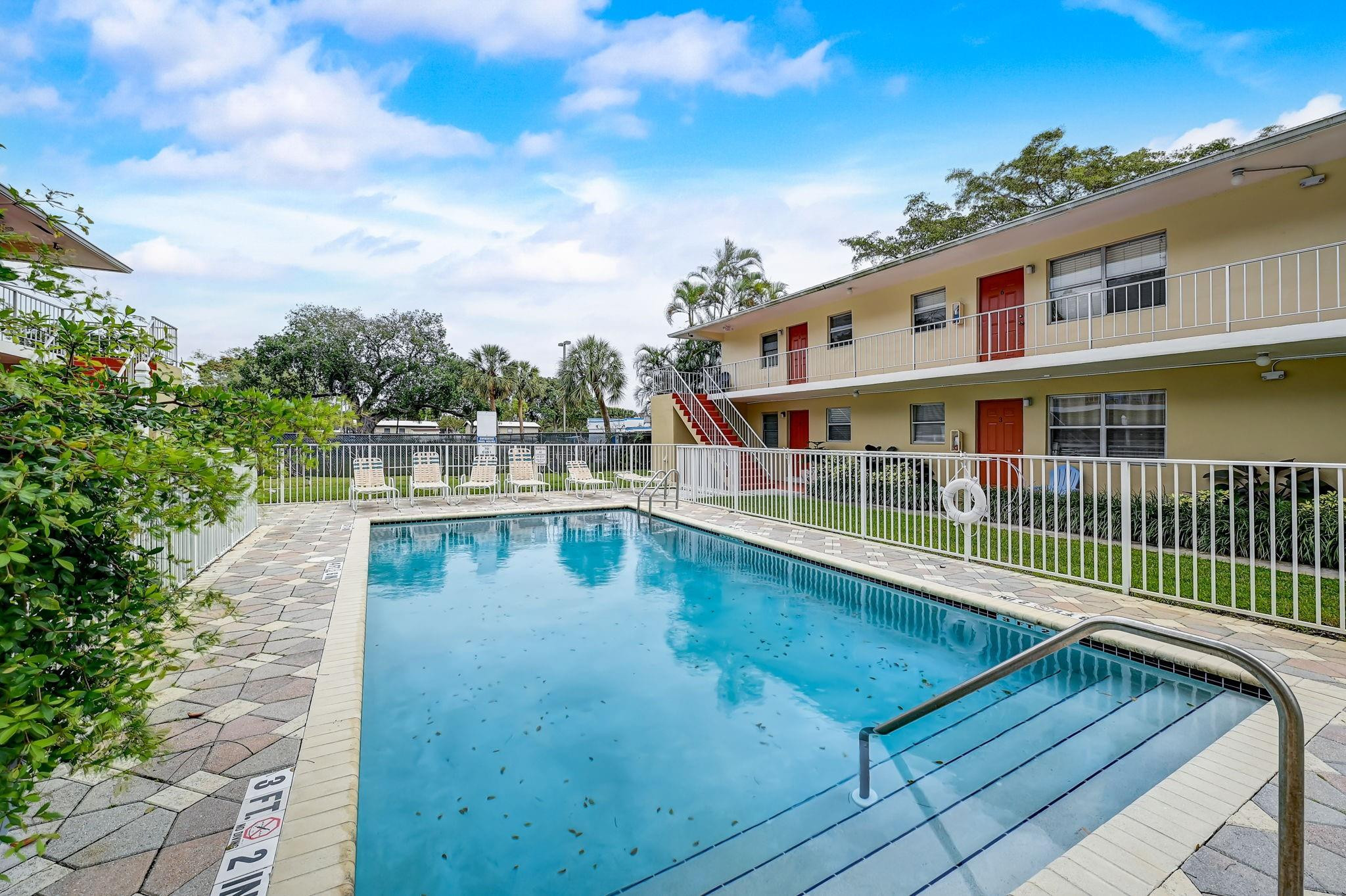 305 NE 16th Street 4