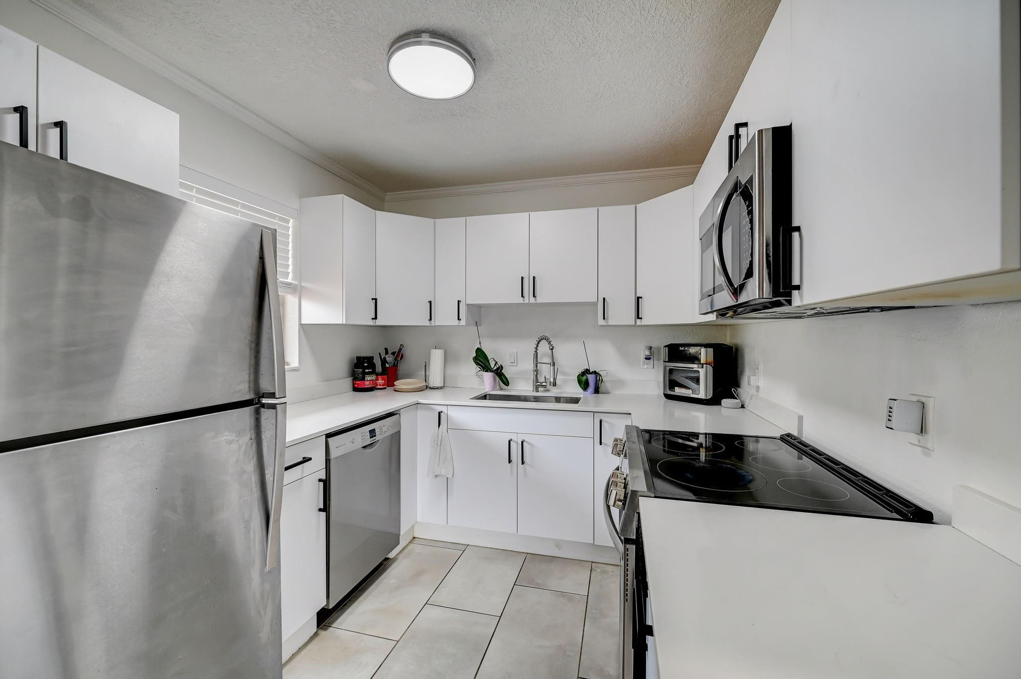 305 NE 16th Street 4