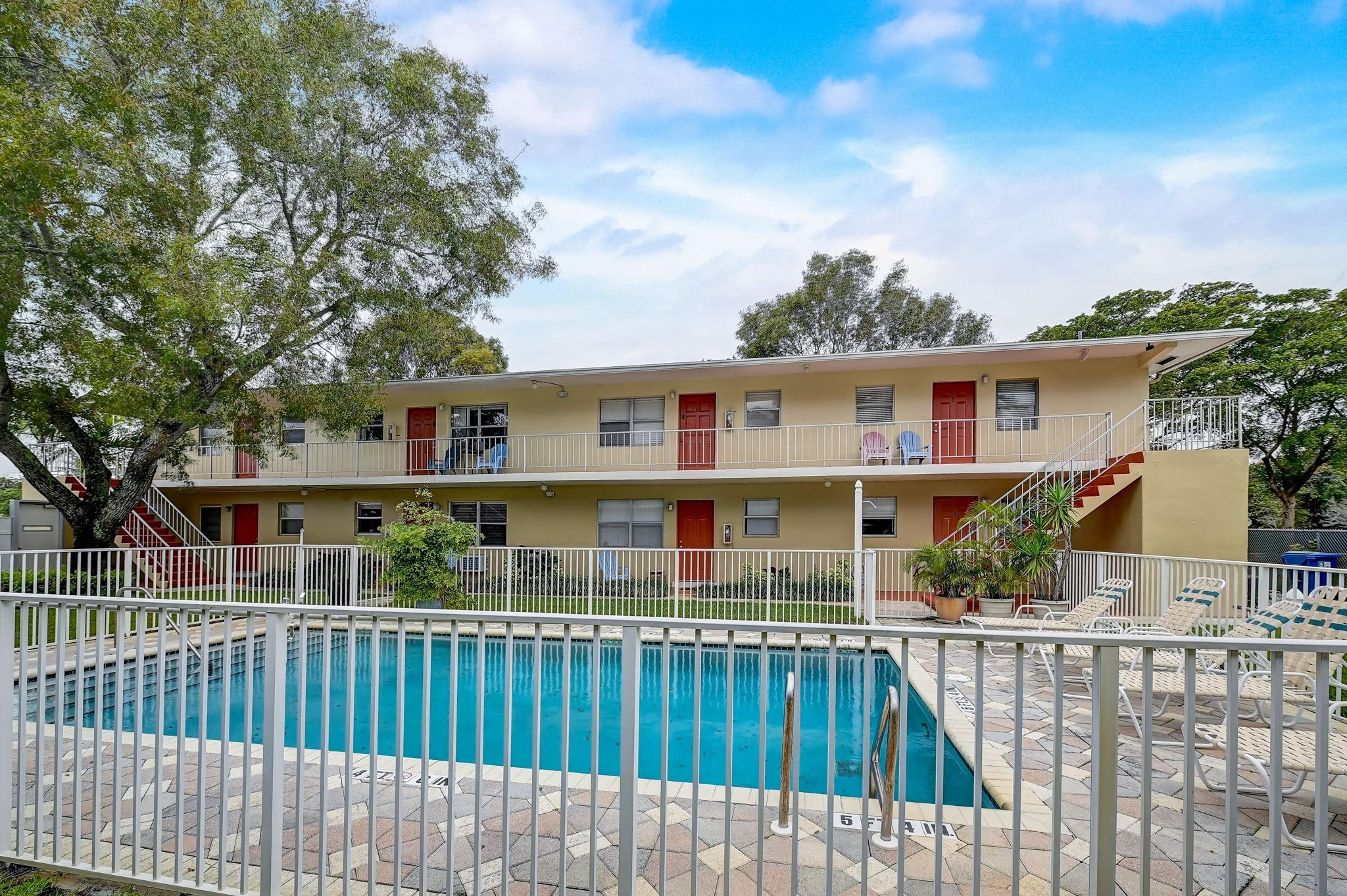 305 NE 16th Street 4
