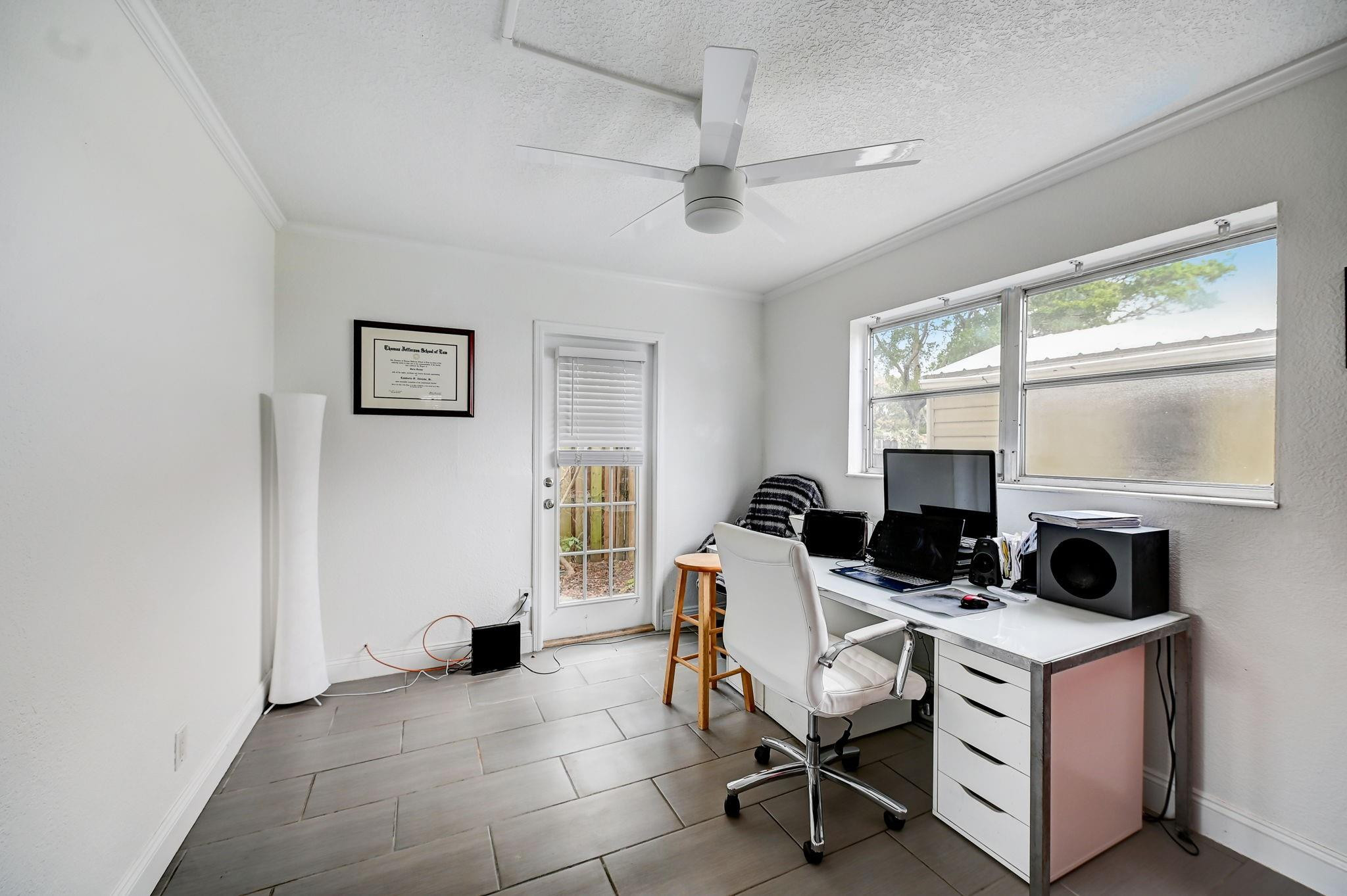 305 NE 16th Street 4